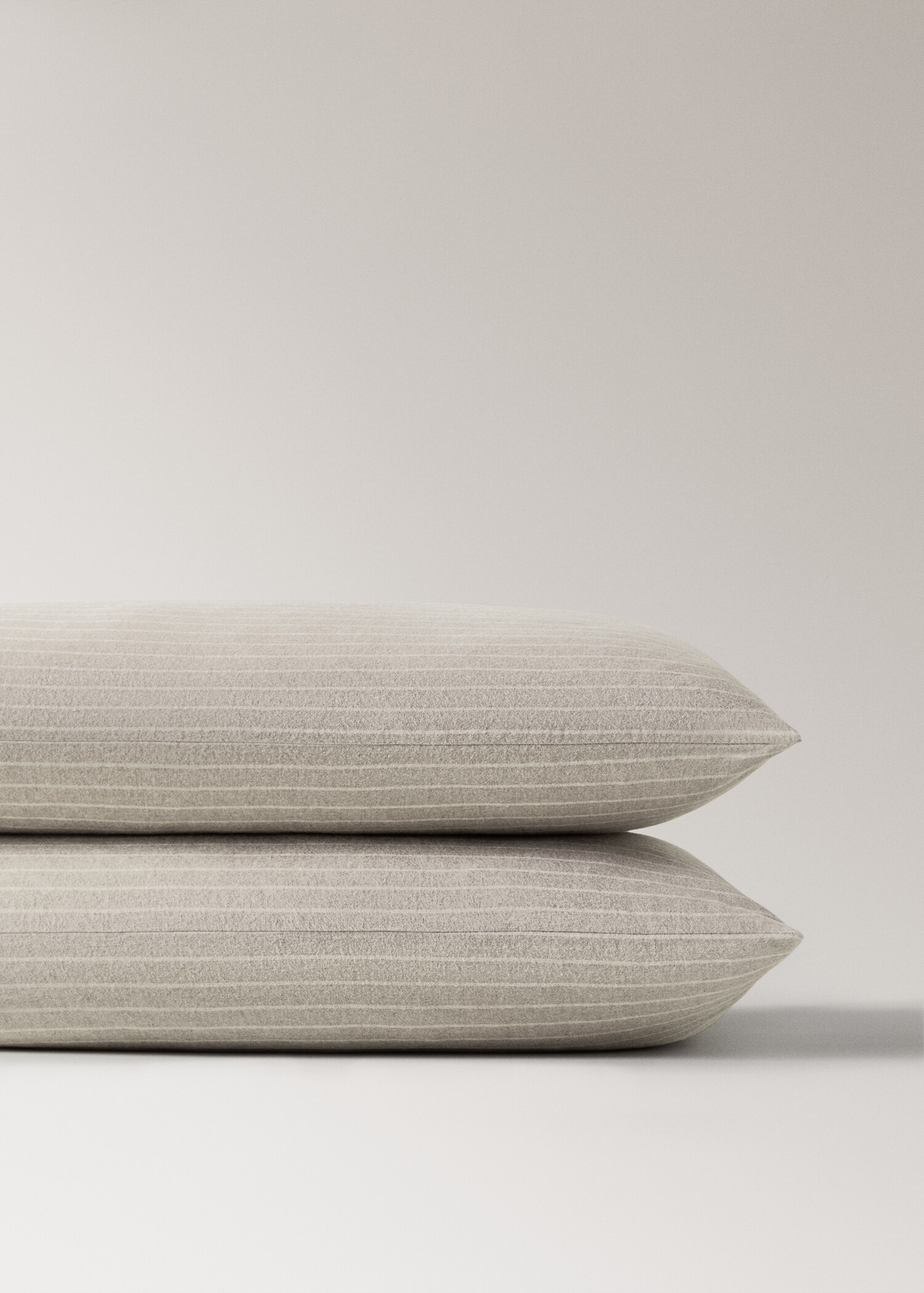 Melange cotton flannel pillowcase with fine-striped yarn 50x75cm - Details of the article 1