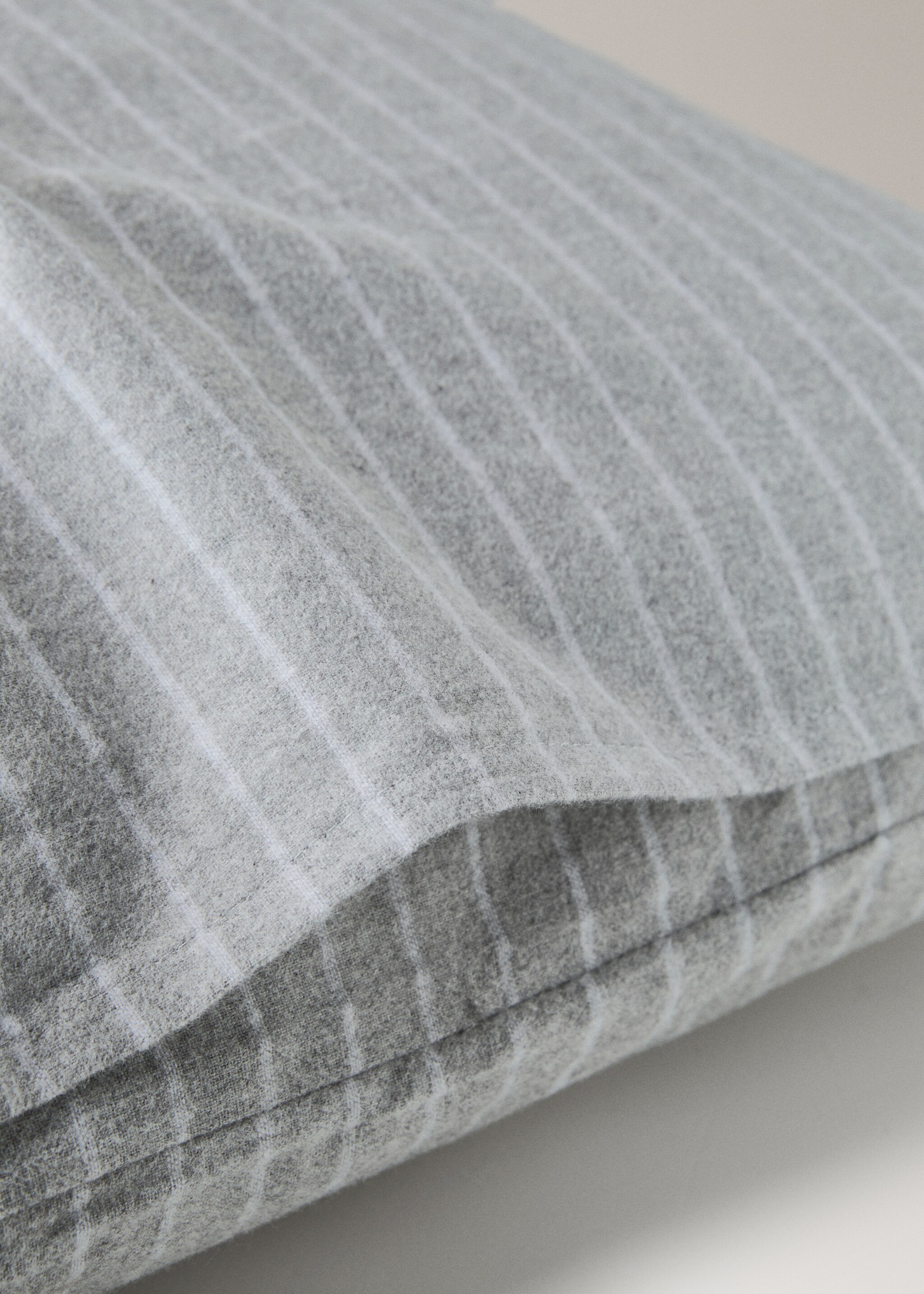 Melange cotton flannel pillowcase with fine-striped yarn 50x75cm - Details of the article 3, Grey. Ref: 17018282-00.