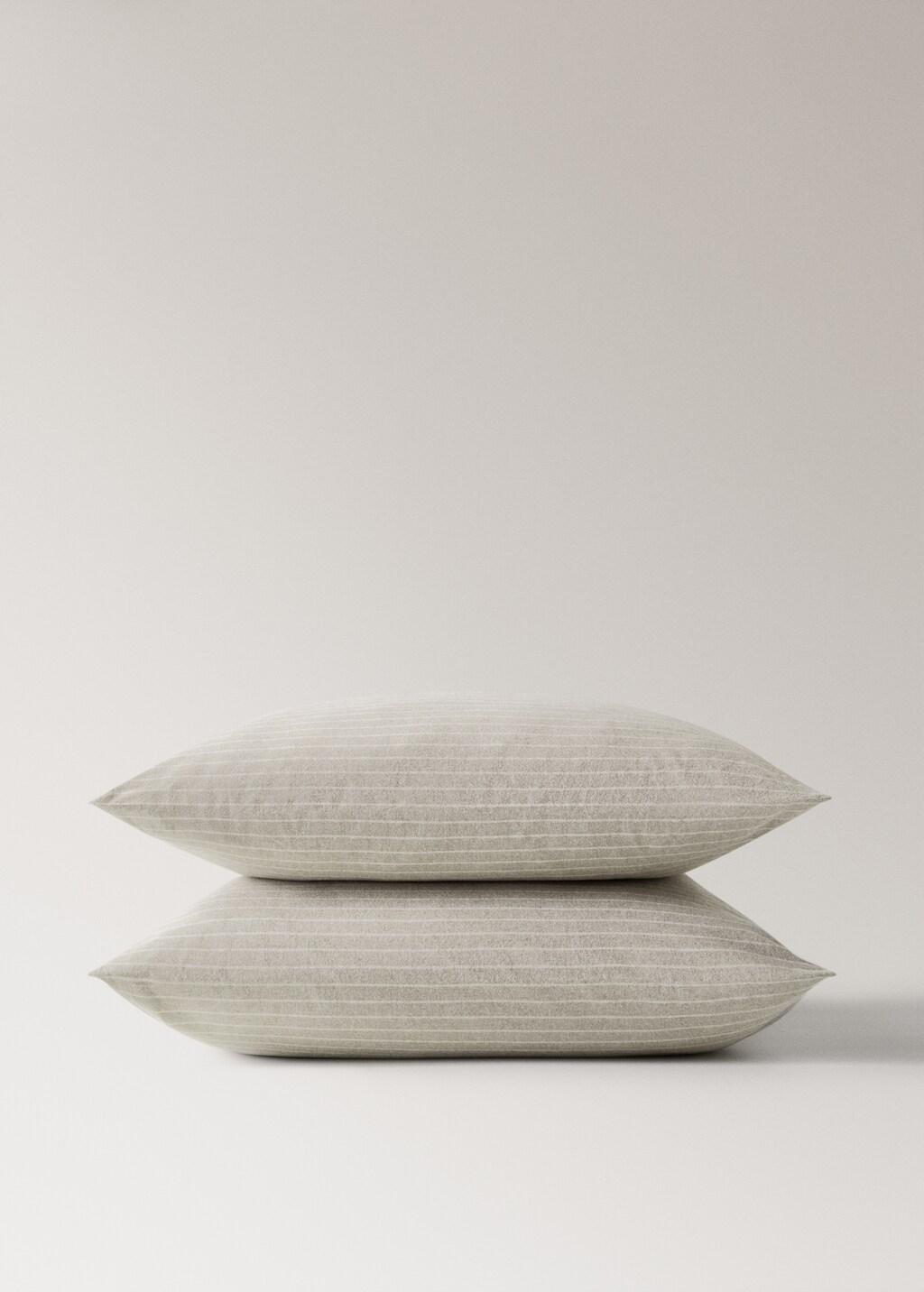 Melange cotton flannel pillowcase with fine-striped yarn 60x60cm