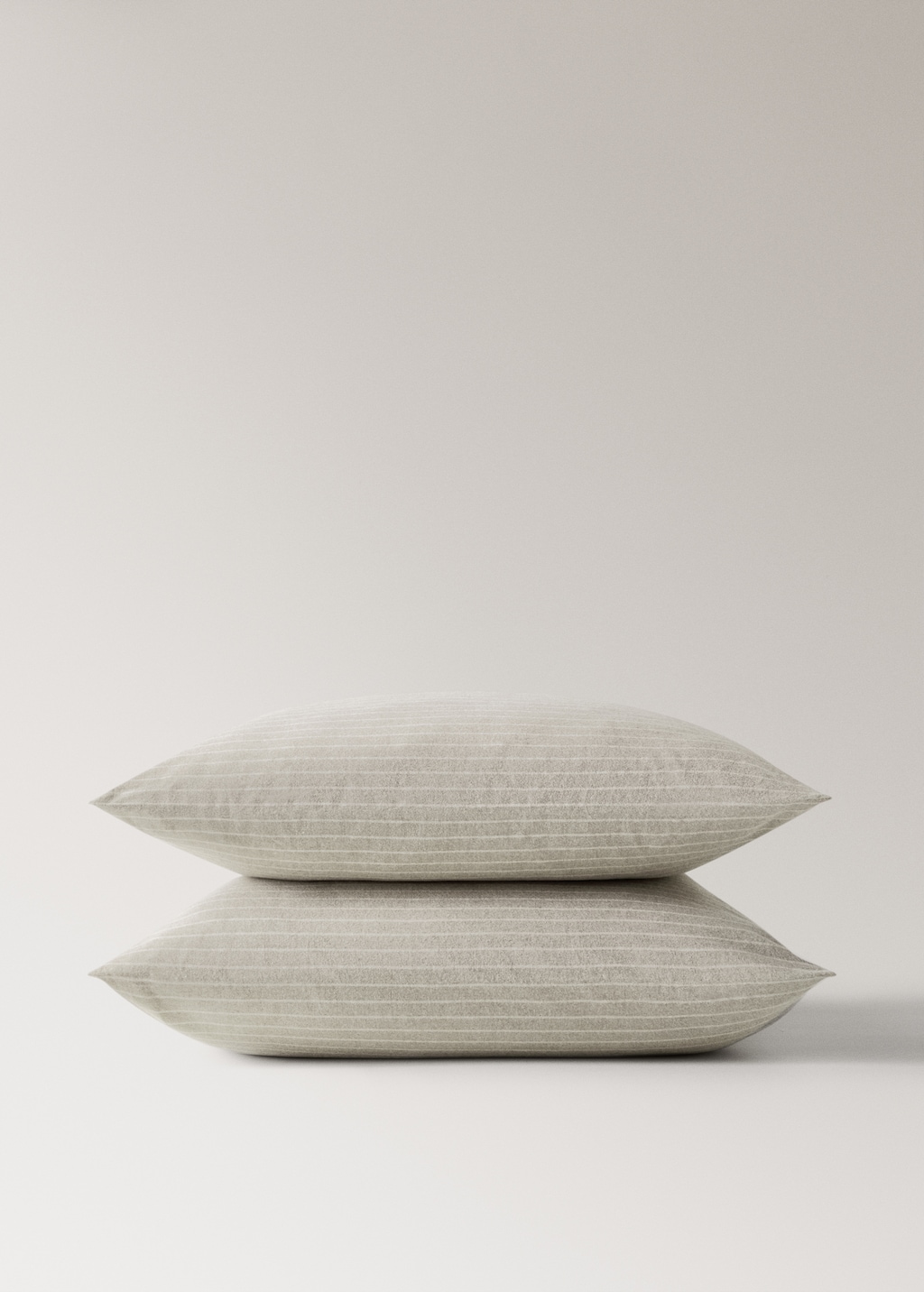 Melange cotton flannel pillowcase with fine-striped yarn 60x60cm