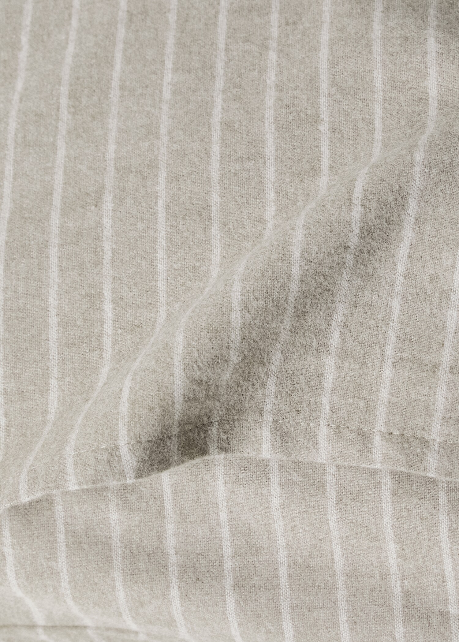 Kissenbezug aus Baumwollflanell mit Melange-Garn und feinen Streifen, 60x60cm - Detail des Artikels 2