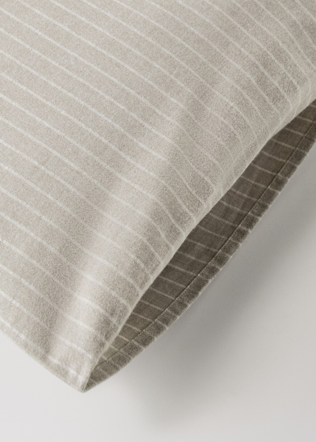 Melange cotton flannel pillowcase with fine-striped yarn 60x60cm