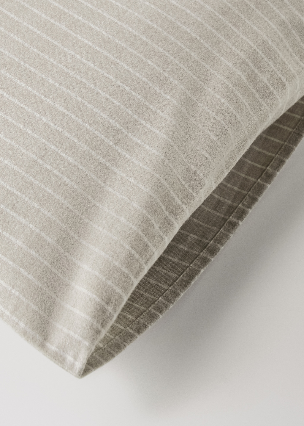 Melange cotton flannel pillowcase with fine-striped yarn 60x60cm