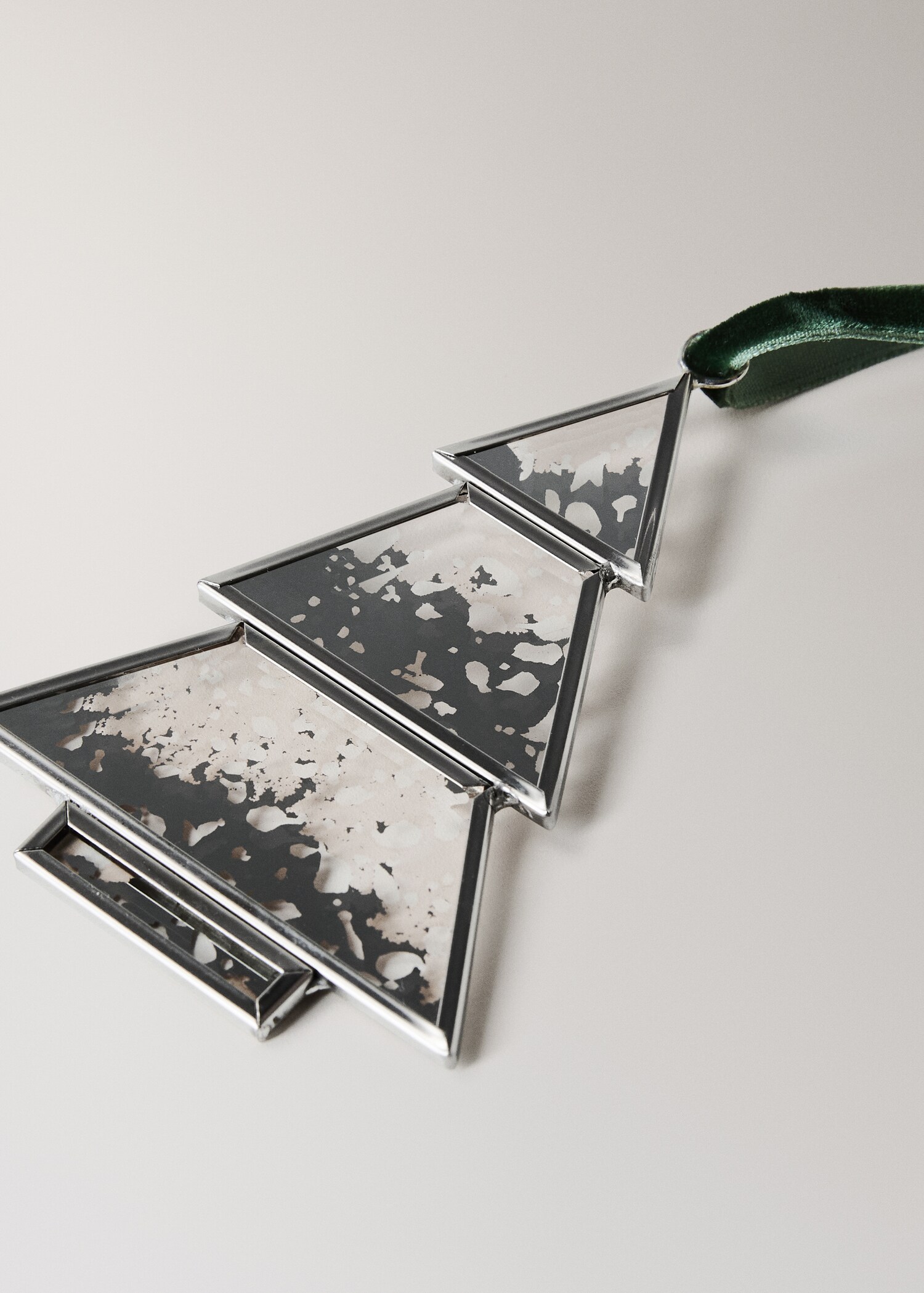 Set of crystal tree decorations - Details of the article 1