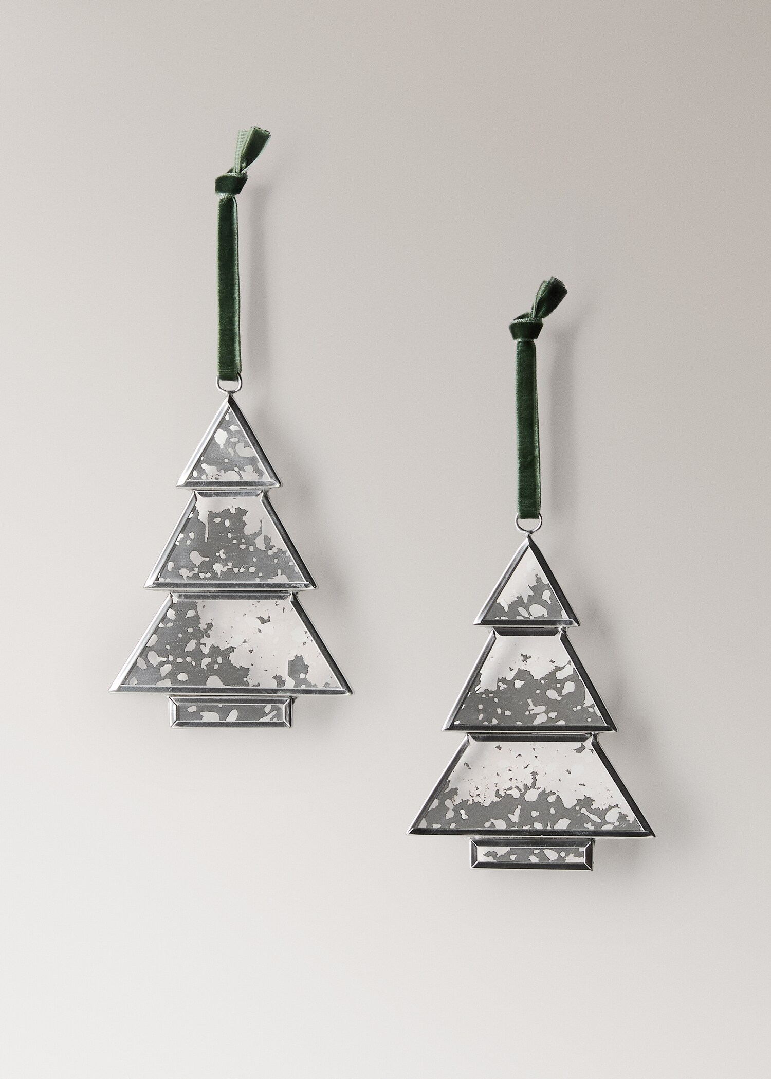 Set of crystal tree decorations - Details of the article 2