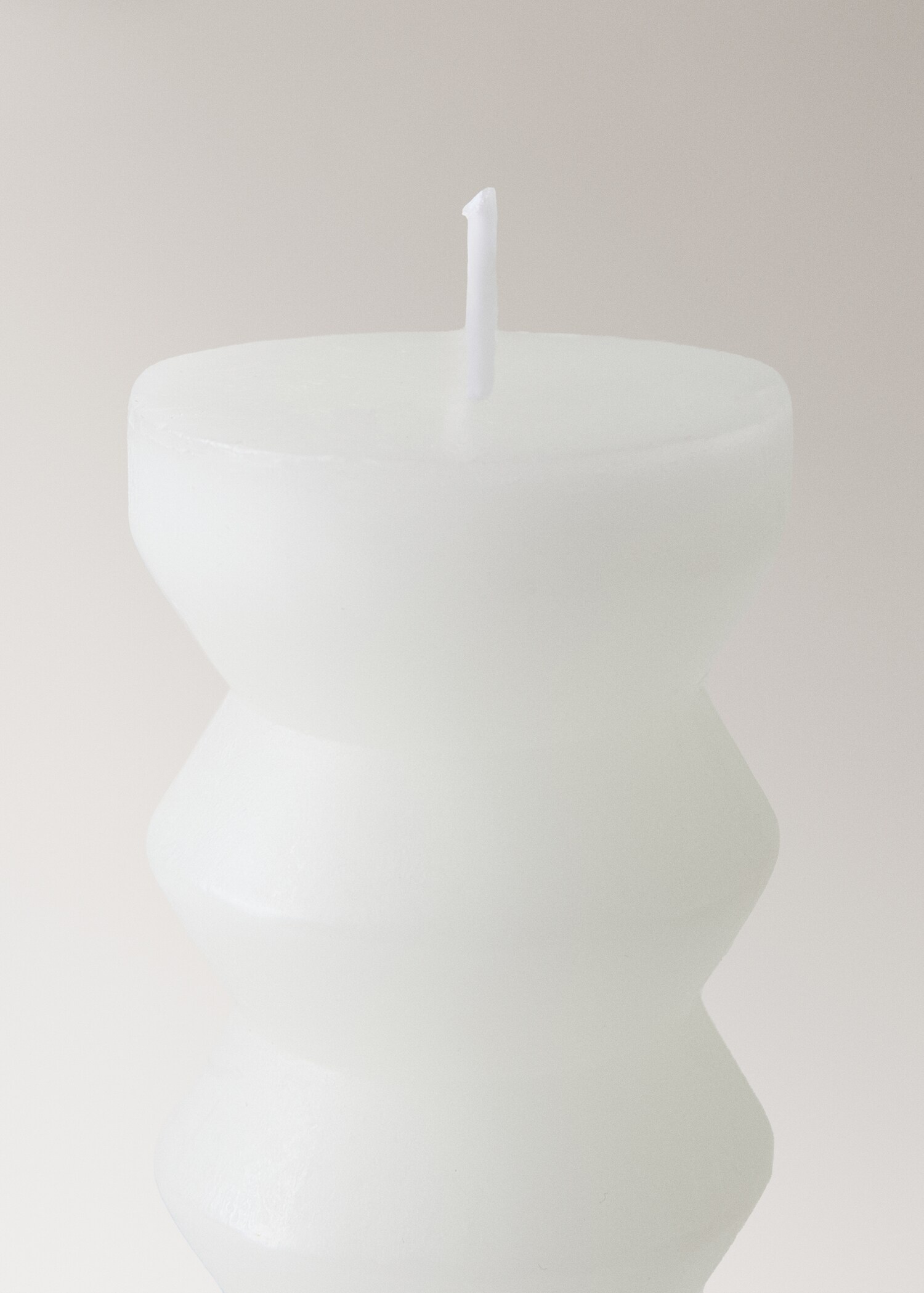Tall sculptural candle - Details of the article 1