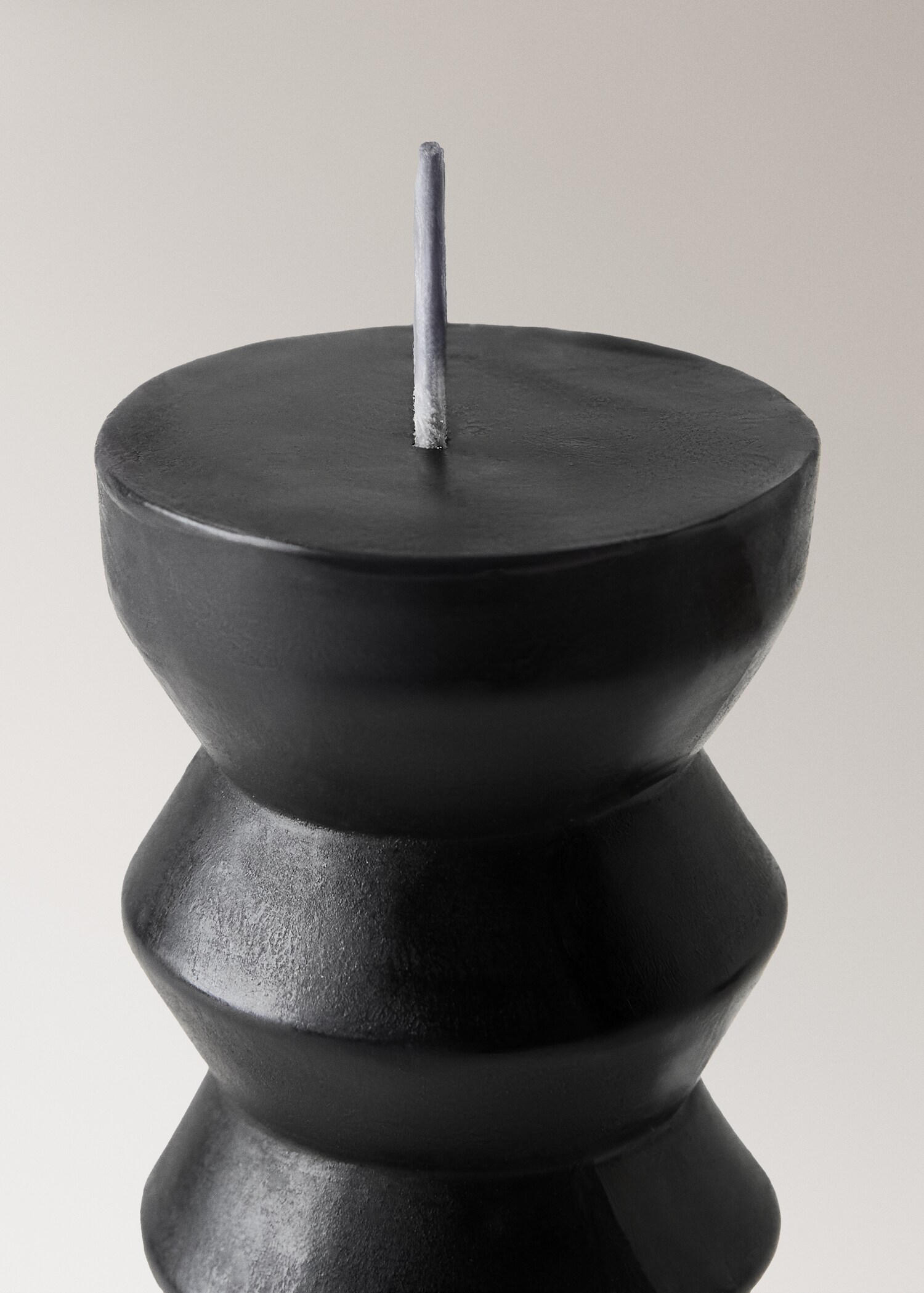 Tall sculptural candle - Details of the article 1