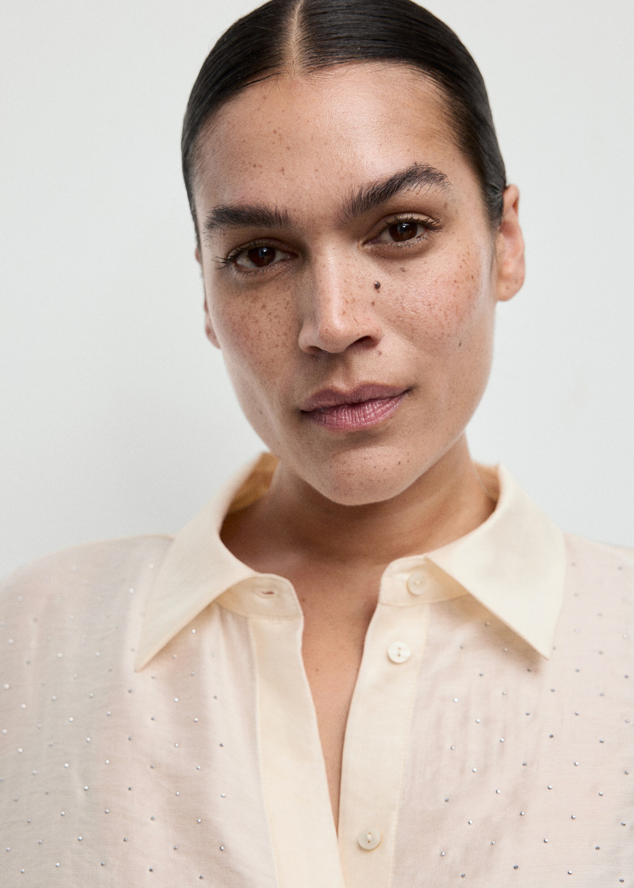 Satin shirt with rhinestones - Details of the article 4, Beige. Ref: 17019109-00.