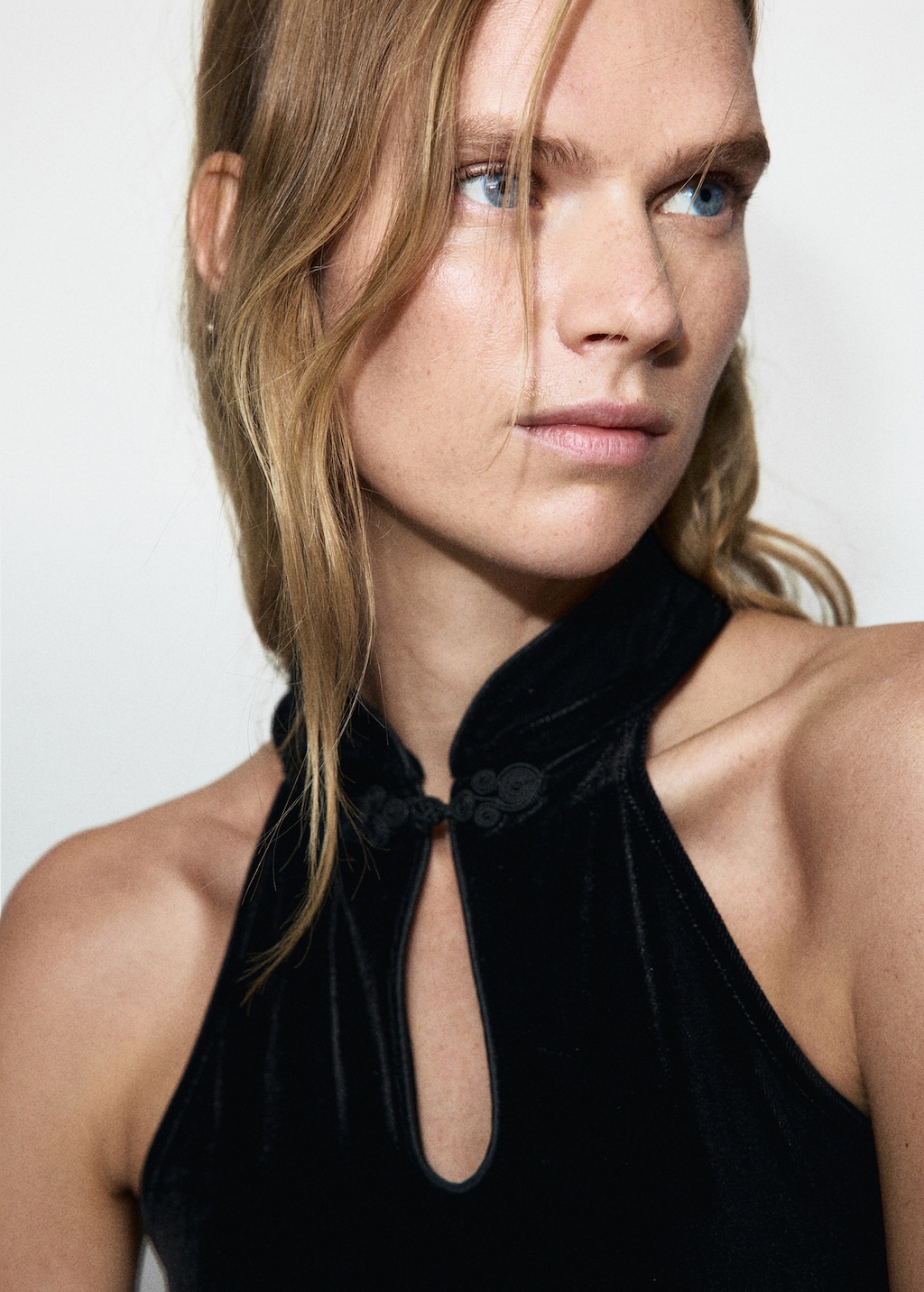 Velvet halter-neck top with toggle