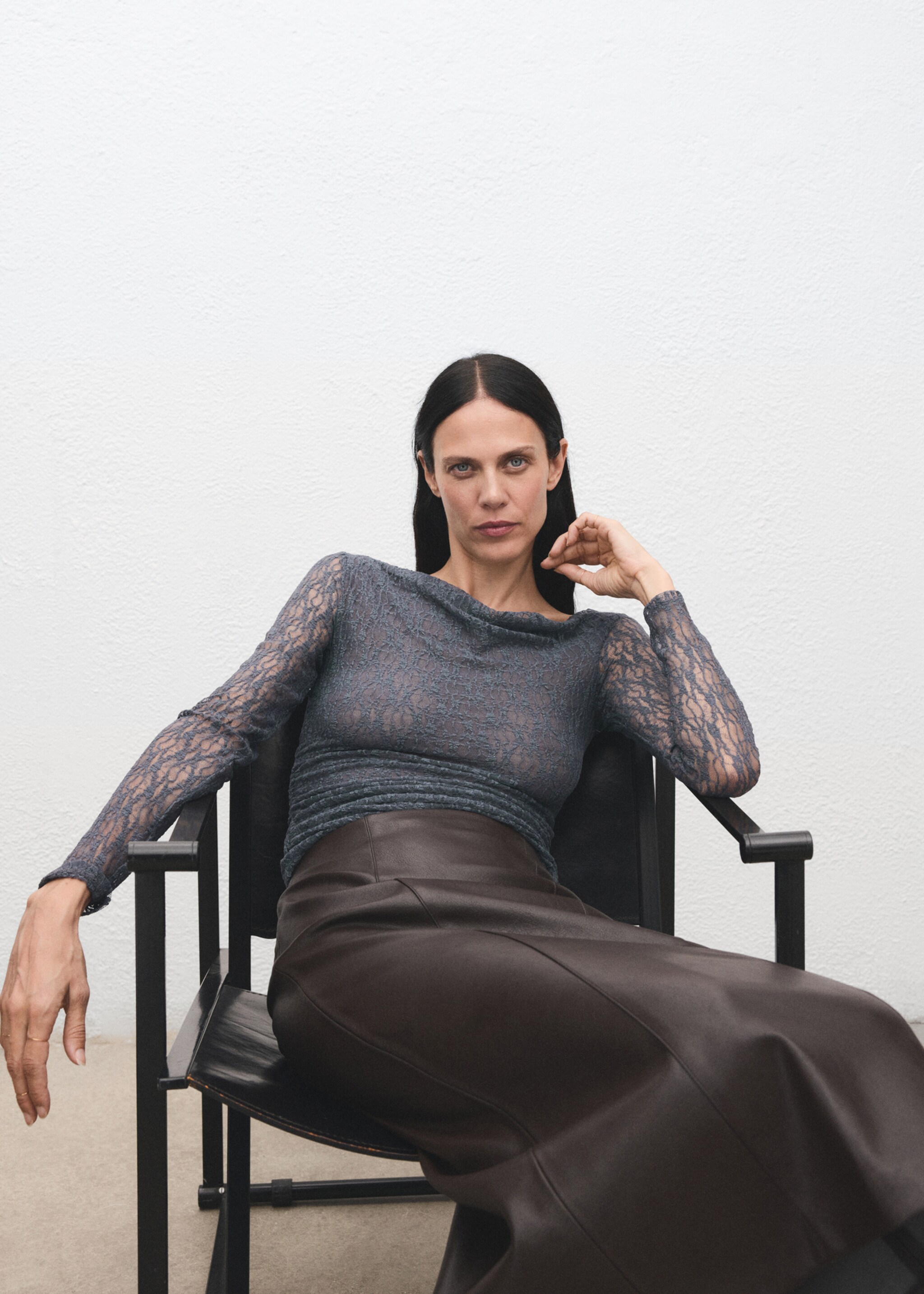 Asymmetrical neck lace top - Details of the article 2, Grey. Ref: 17019118-00.