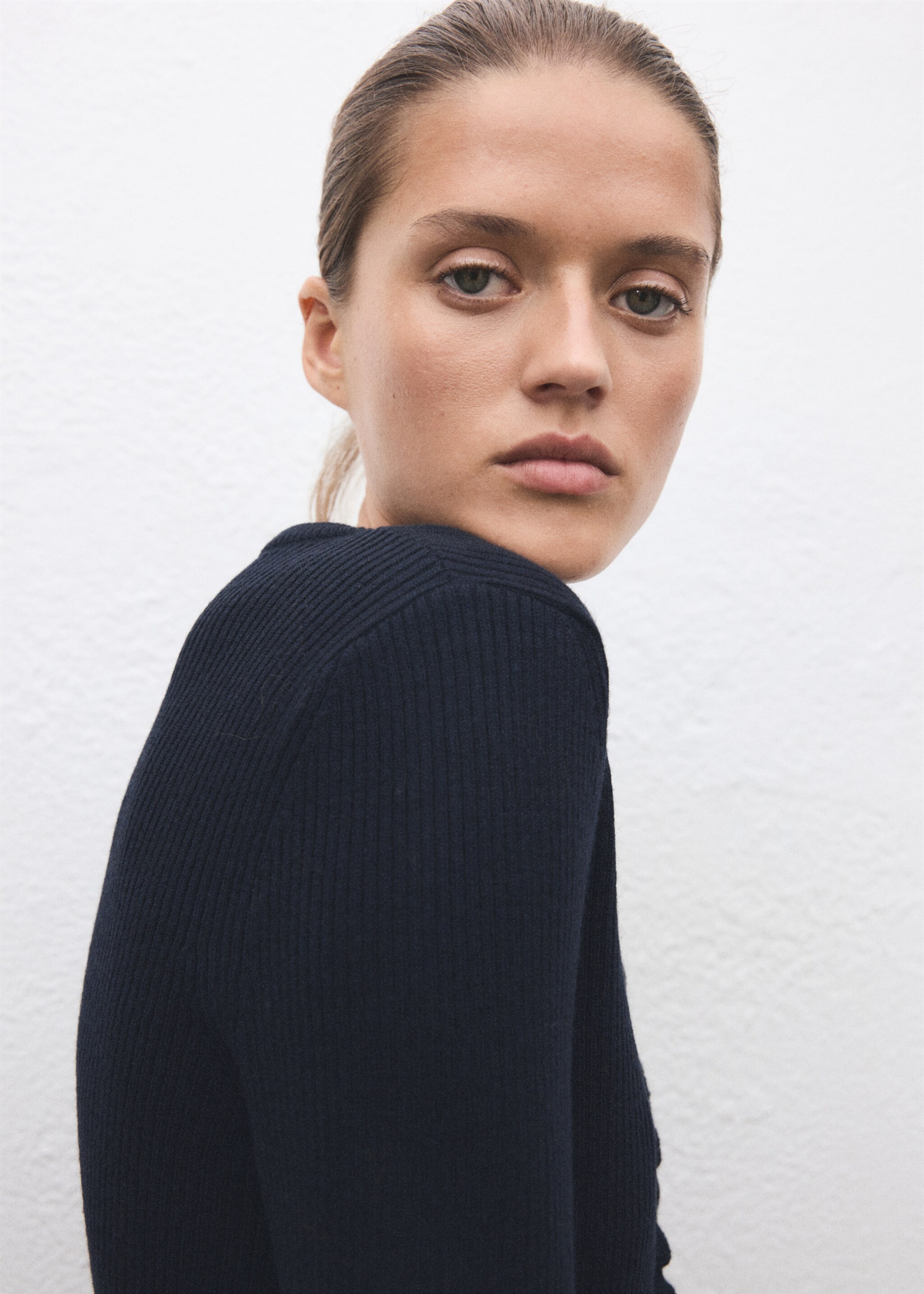 Scalloped edges cardigan - Details of the article 1, Navy. Ref: 17019122-00.
