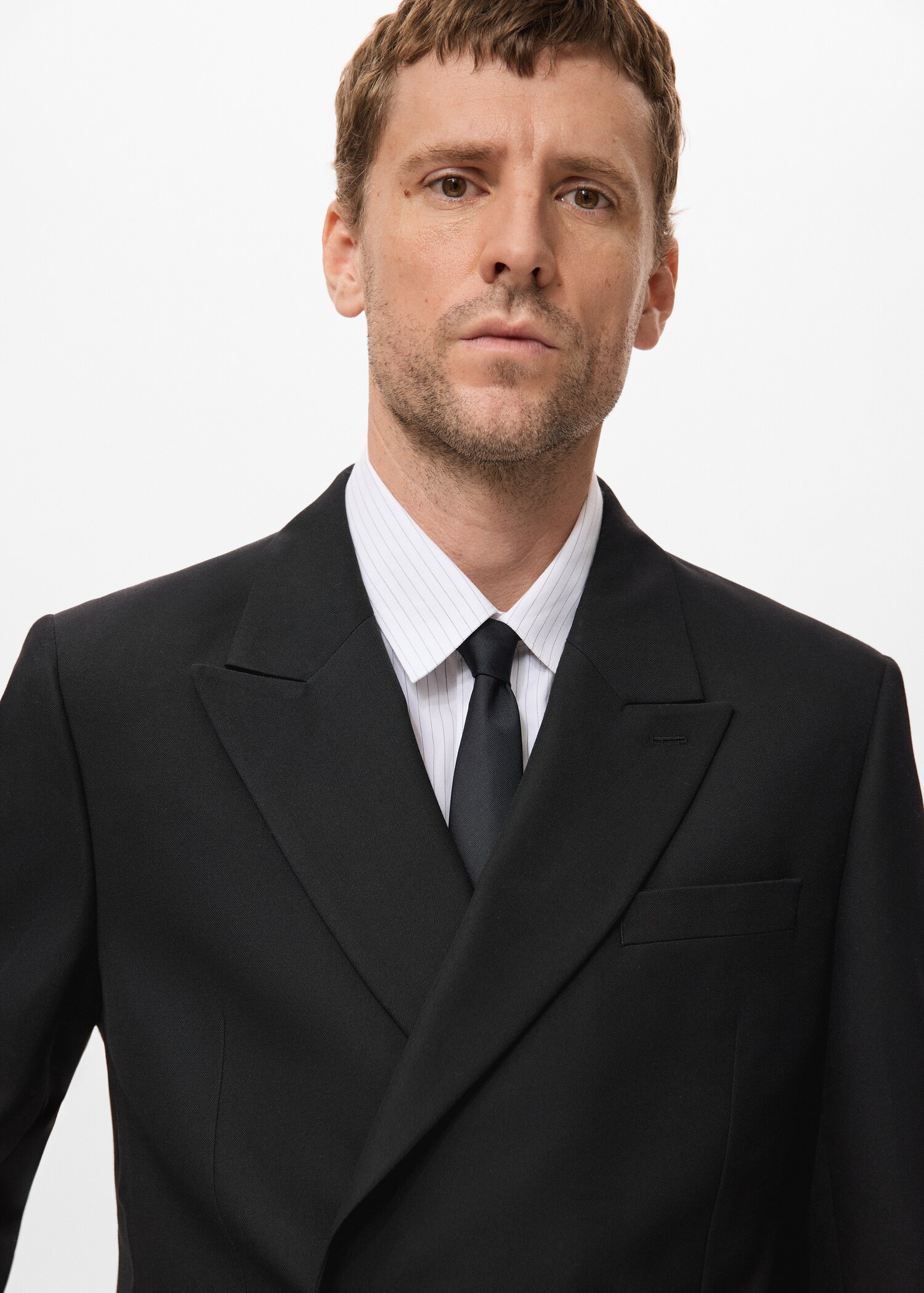 بليزر مزدوج الصدر بقصة عادية ريجولار فيت - تفاصيل المنتج 1