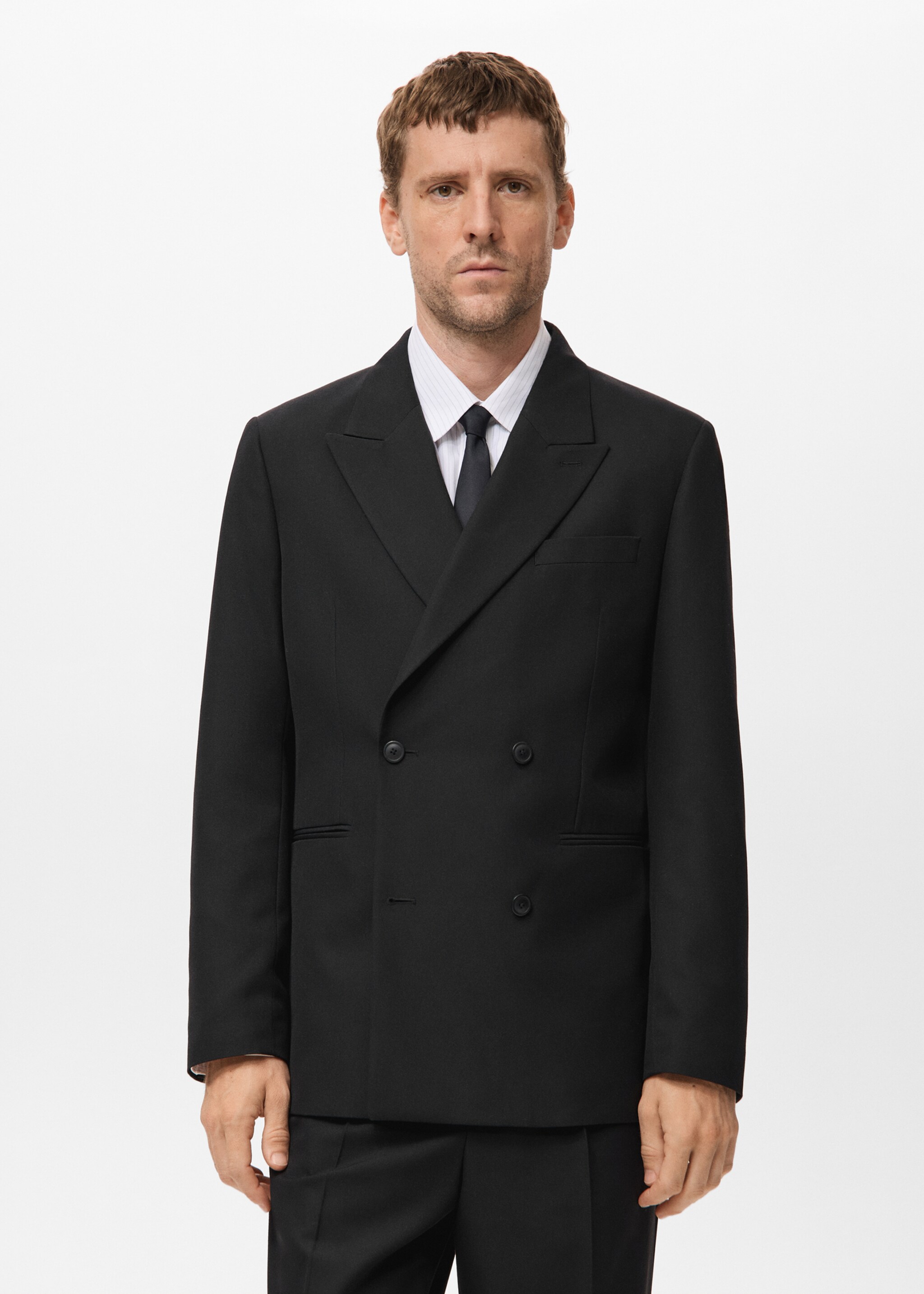 بليزر مزدوج الصدر بقصة عادية ريجولار فيت - تفاصيل المنتج 6, أسود. Ref: 17019606-00.