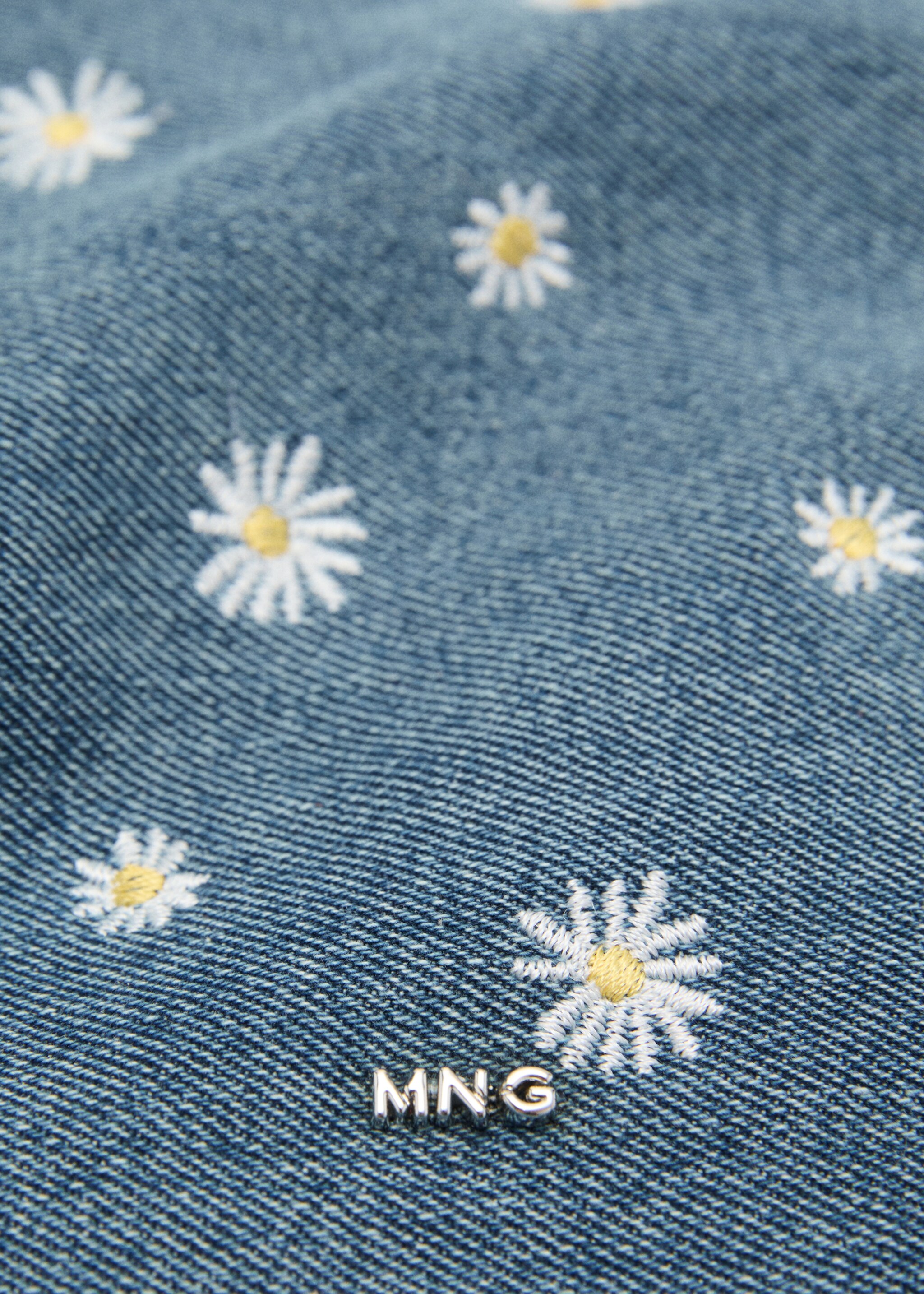 Denim toiletry bag embroidered with flowers - Details of the article 2