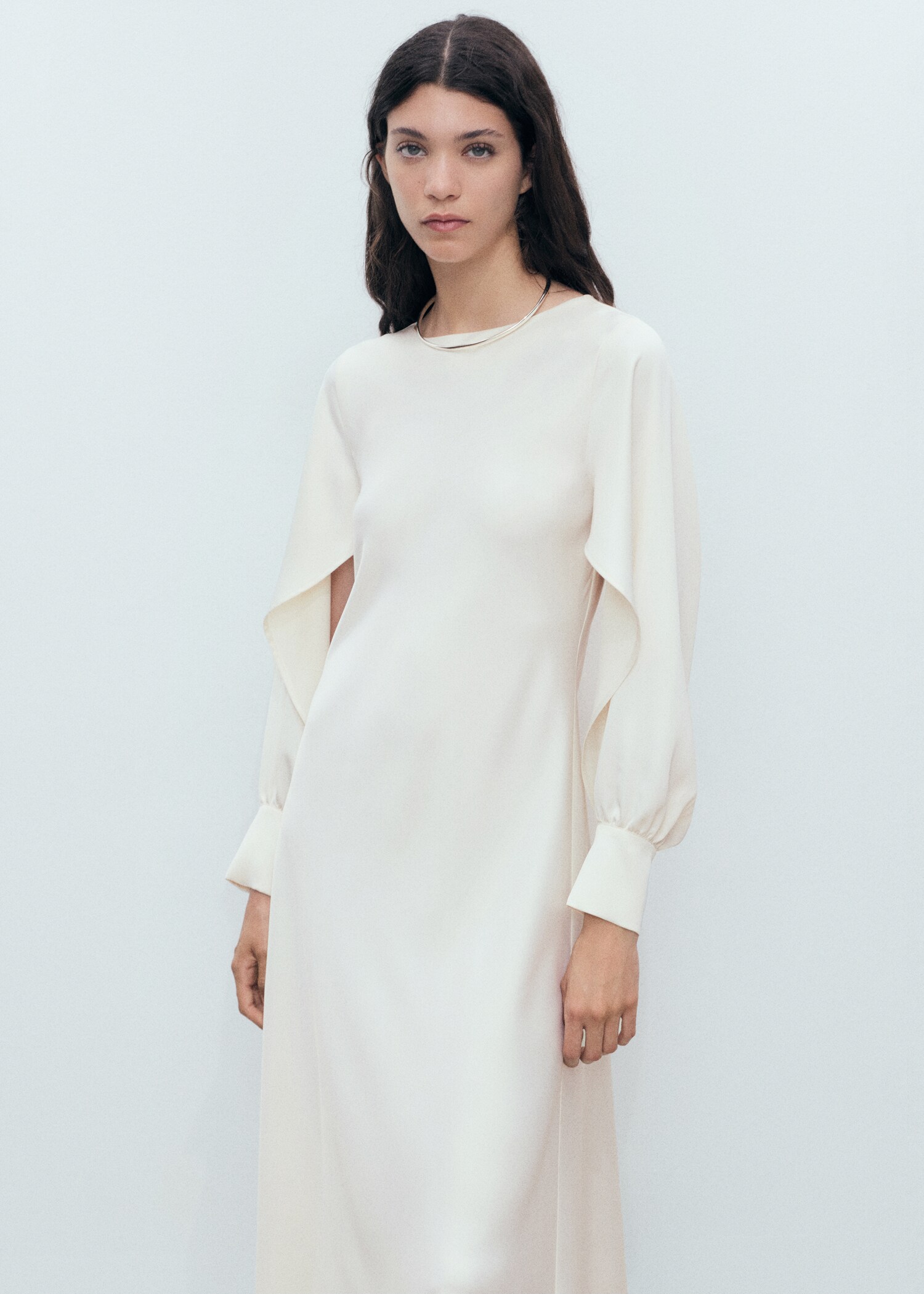 Satin dress with slit sleeves - Medium plane