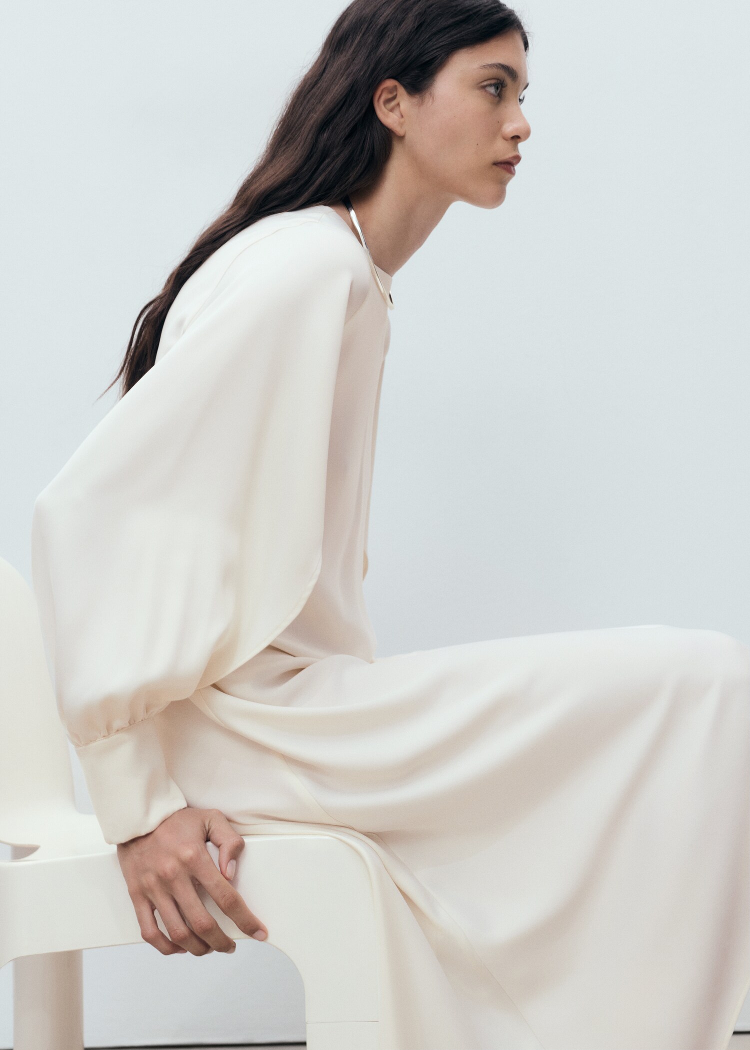 Satin dress with slit sleeves - Details of the article 2