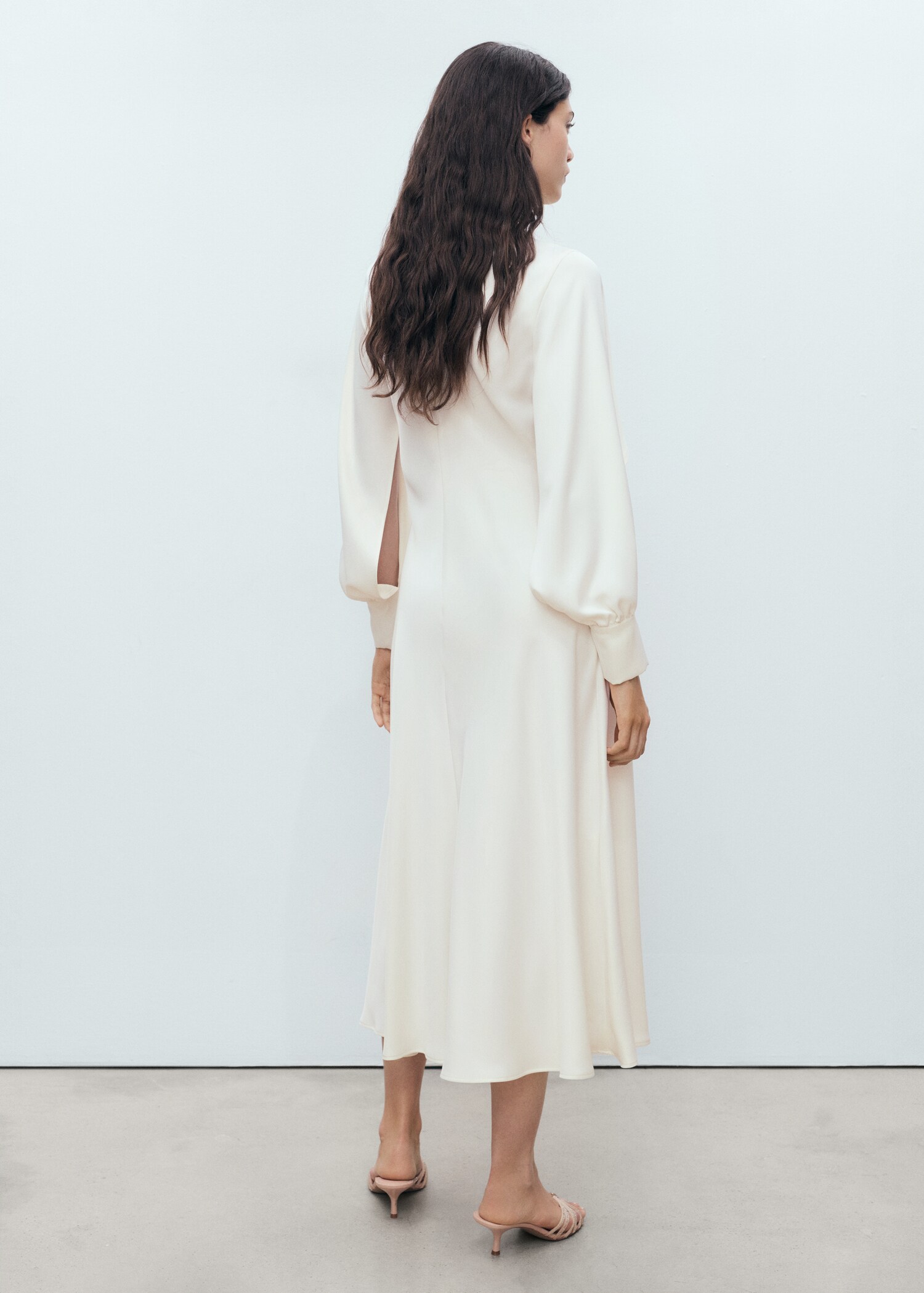 Satin dress with slit sleeves - Reverse of the article