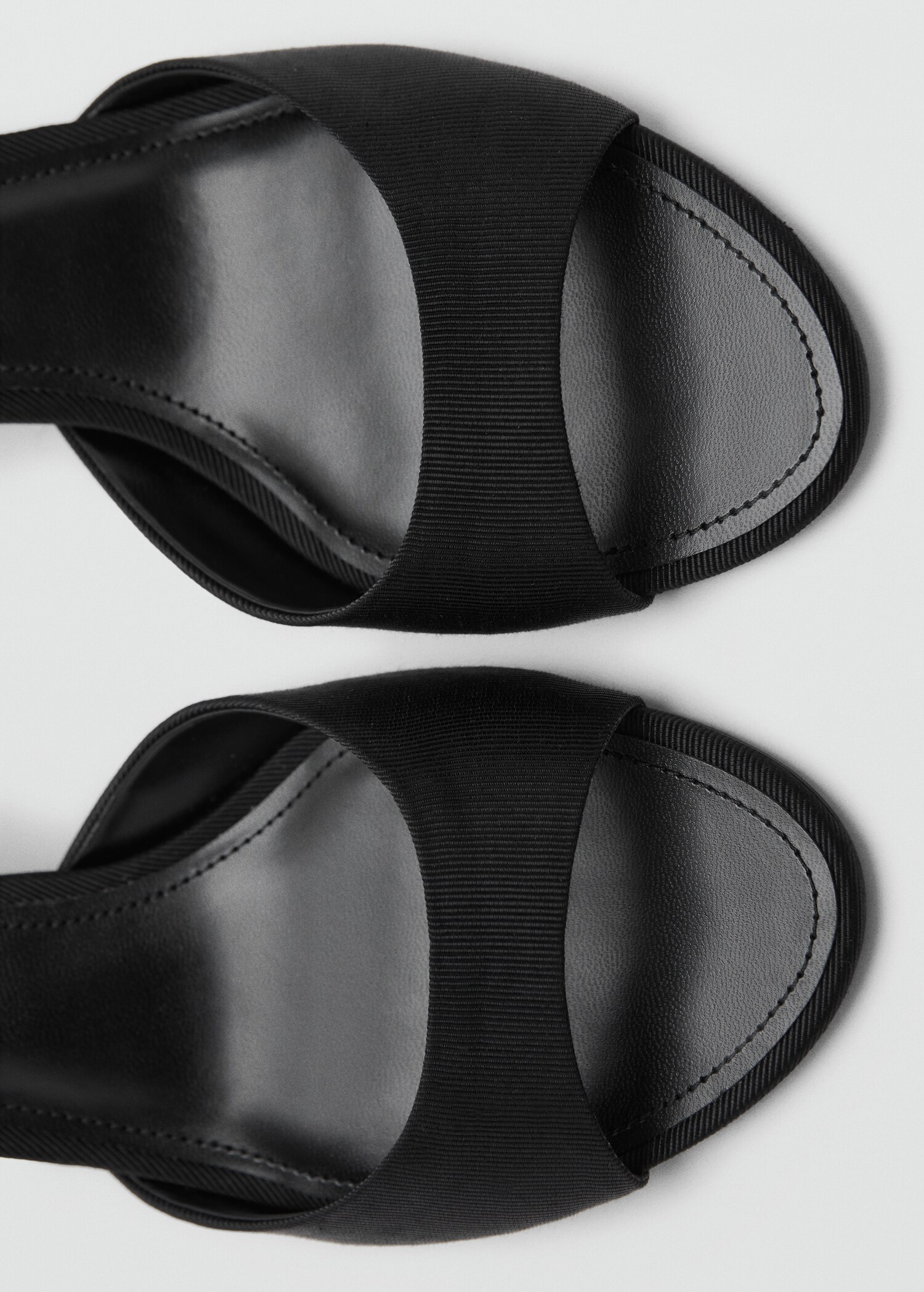 Kitten-heel sandals with strap - Details of the article 2