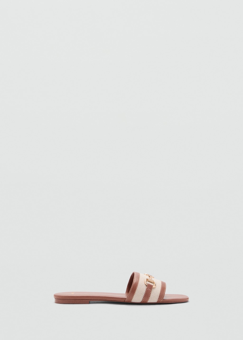 Sandals with buckle strap