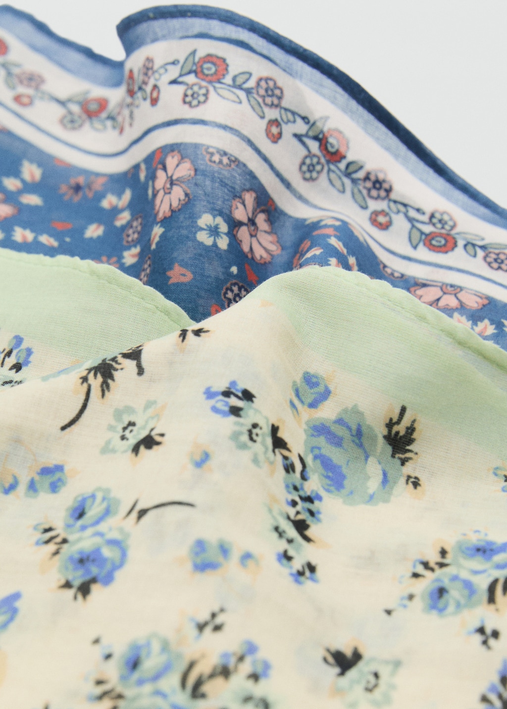 Set of 2 printed handkerchiefs