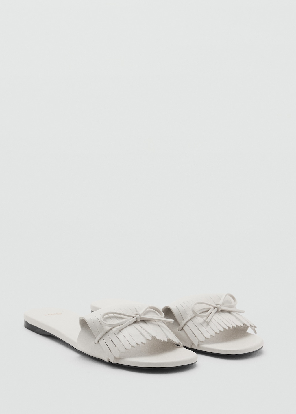 Fringed sandals with bow detail