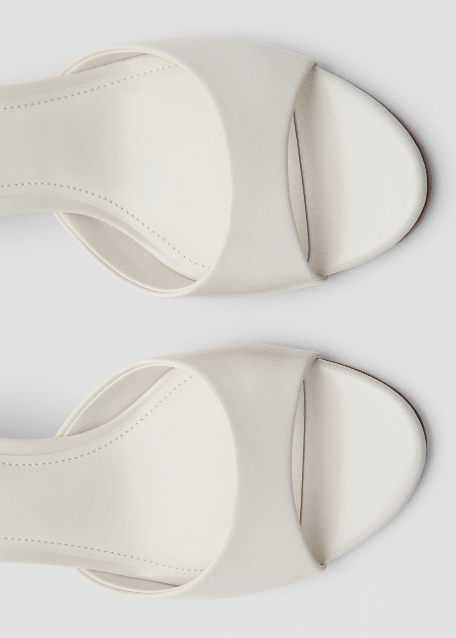 Kitten-heel sandals with strap - Details of the article 2