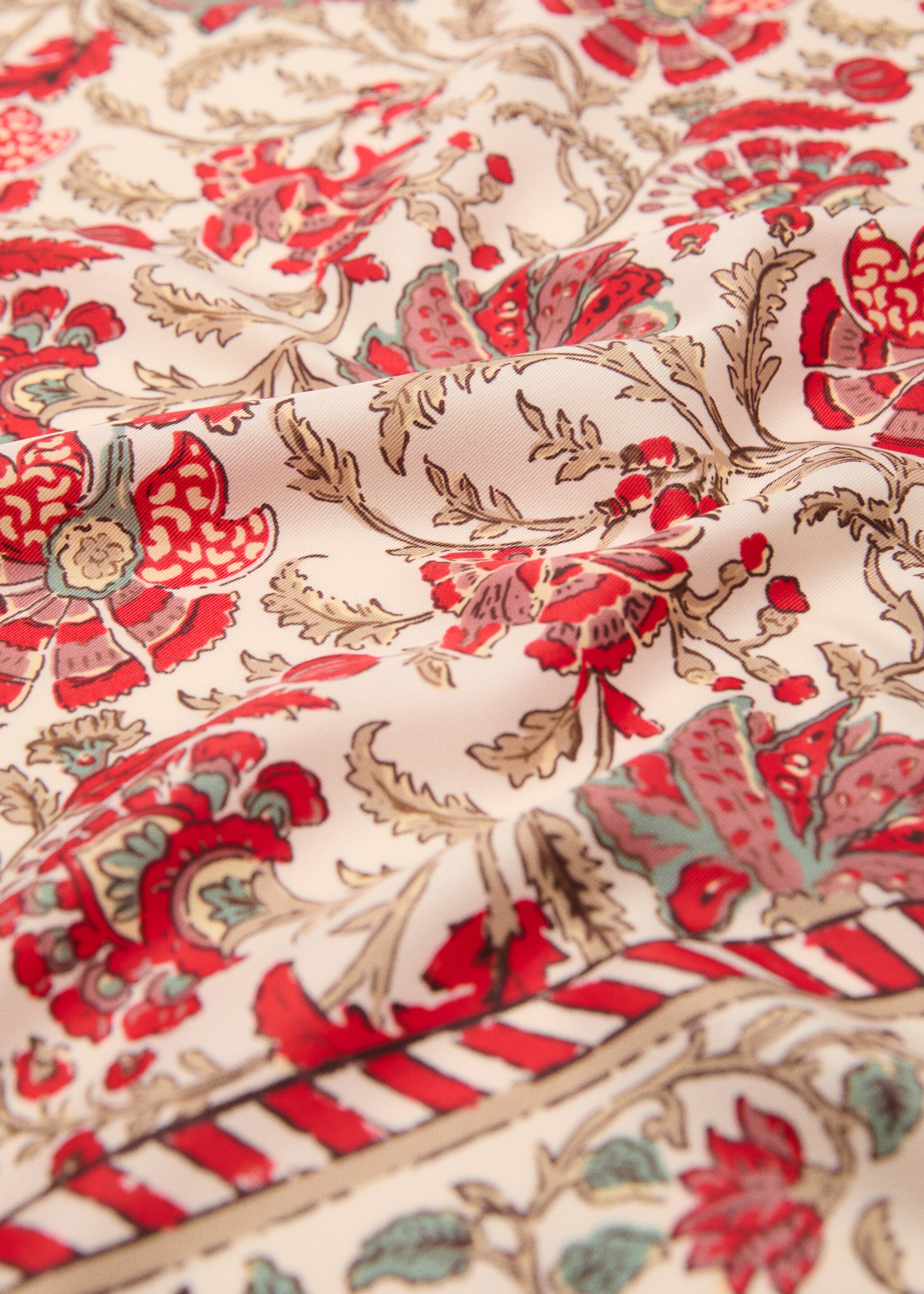 Tuch mit Blumenprint - Mittlere Ansicht