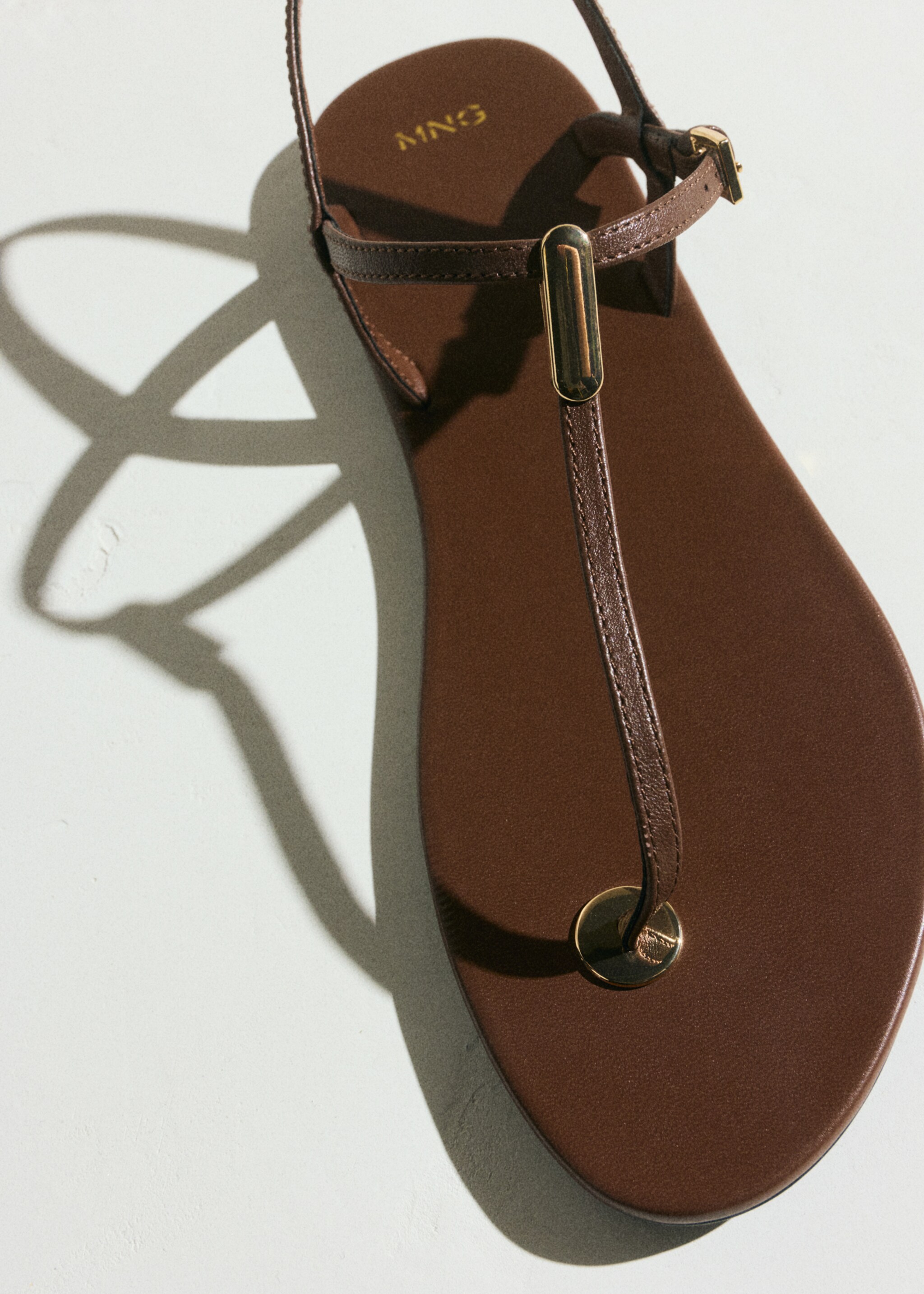 Leather sandals with metallic detail - Details of the article 6, Leather. Ref: 17021155-00.