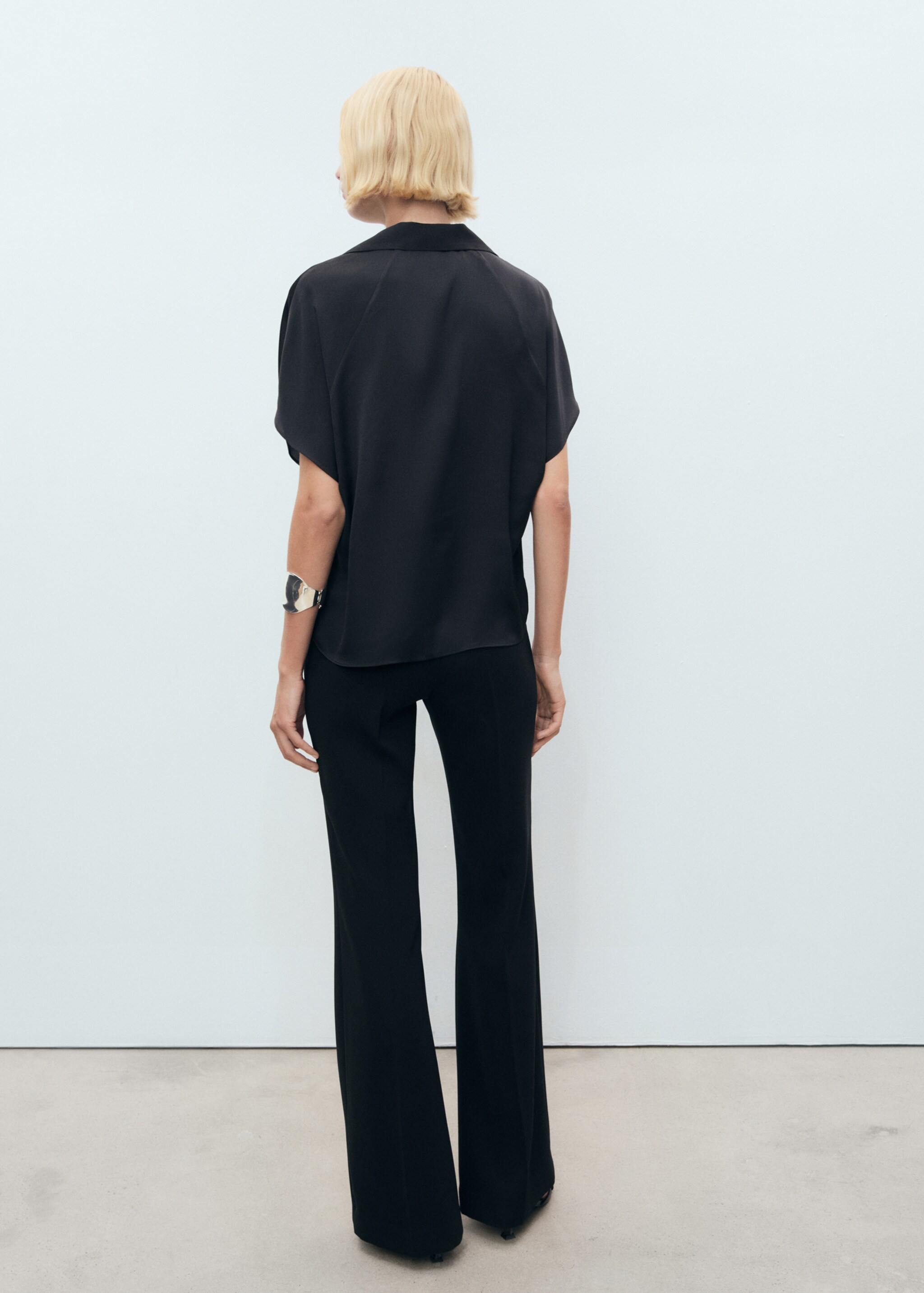 Satijnen blouse met korte mouw - Achterkant van het artikel