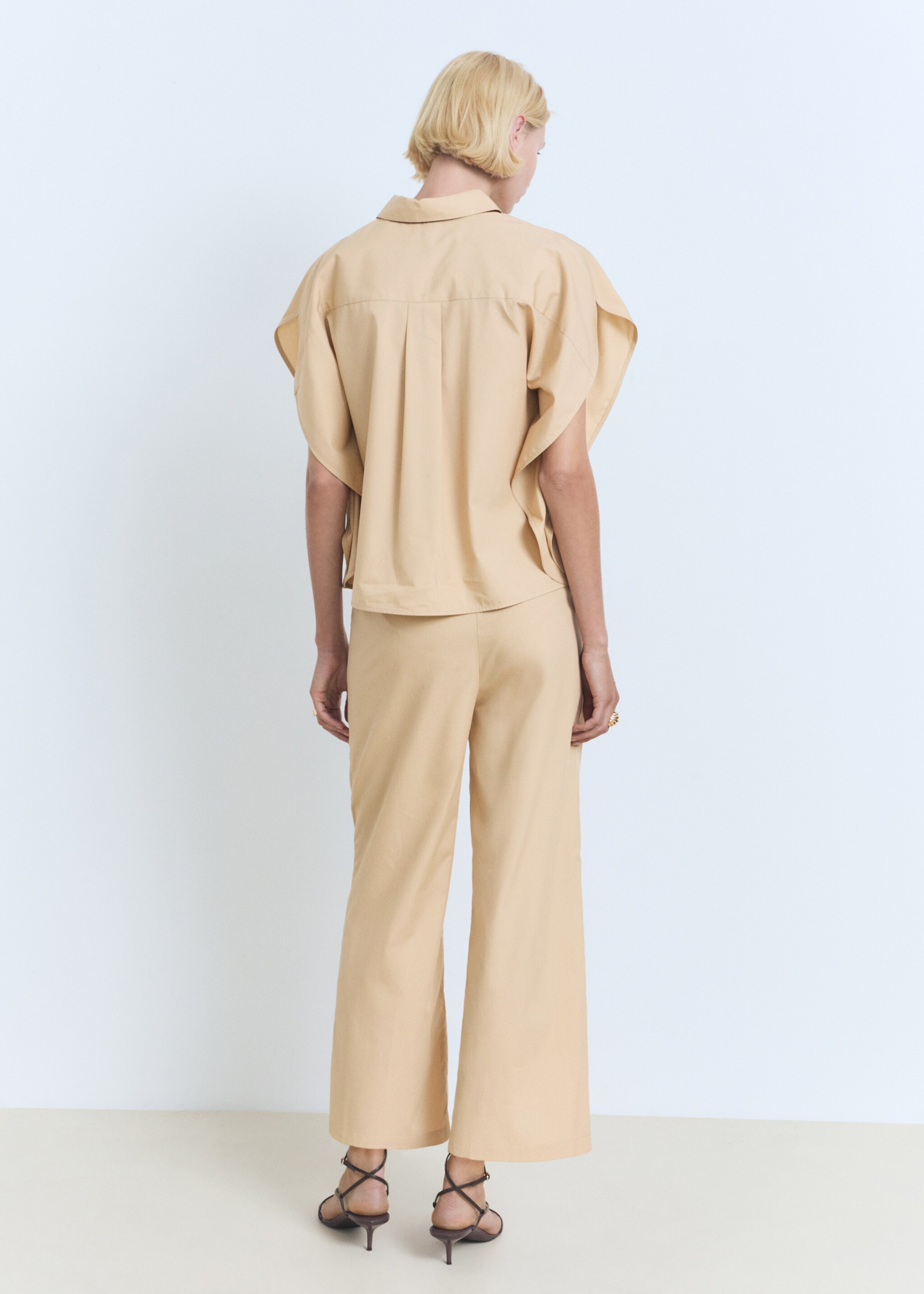 Straight-cut crop trousers - Reverse of the article