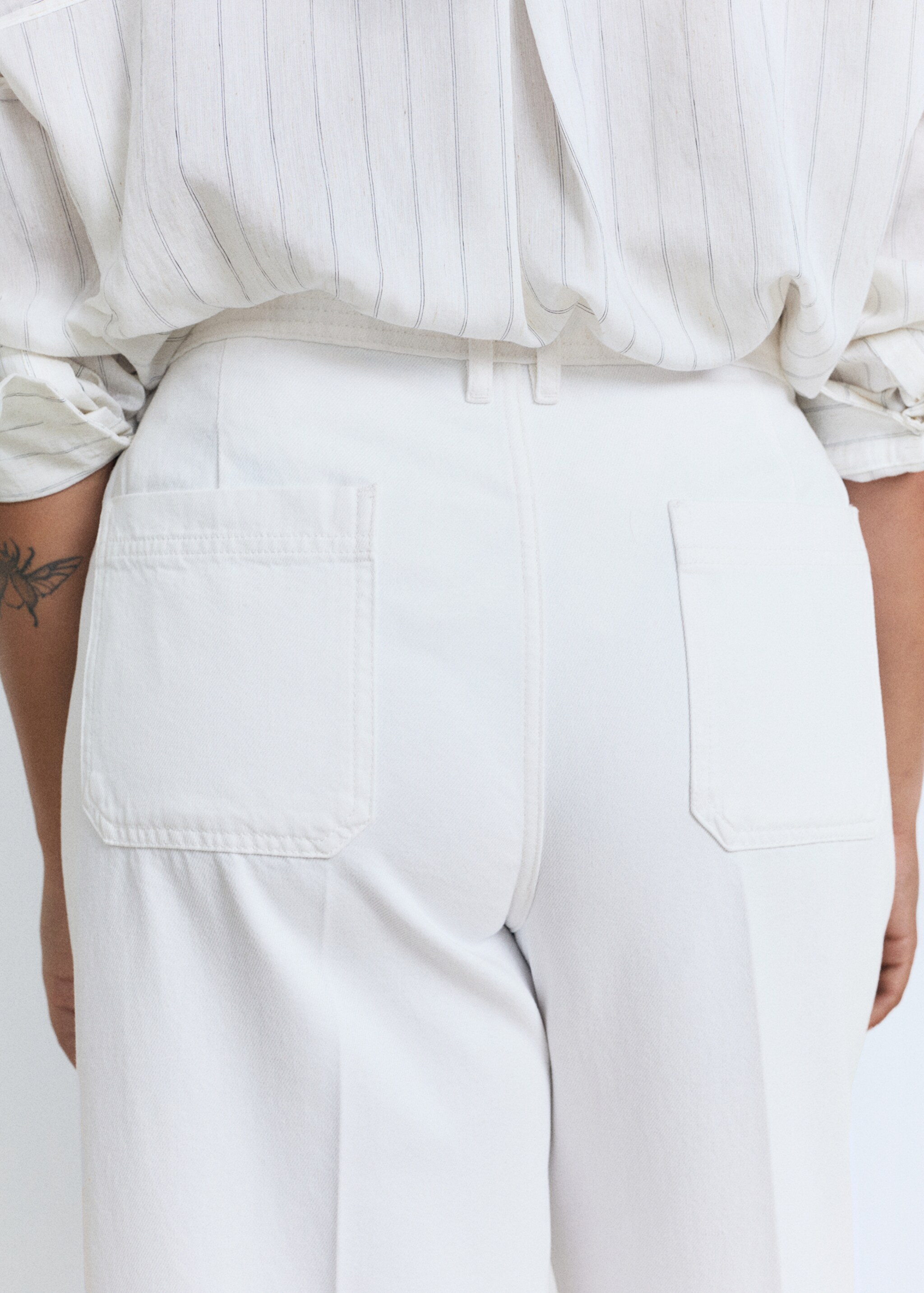 High-rise wideleg  jeans with pockets - Details of the article 4