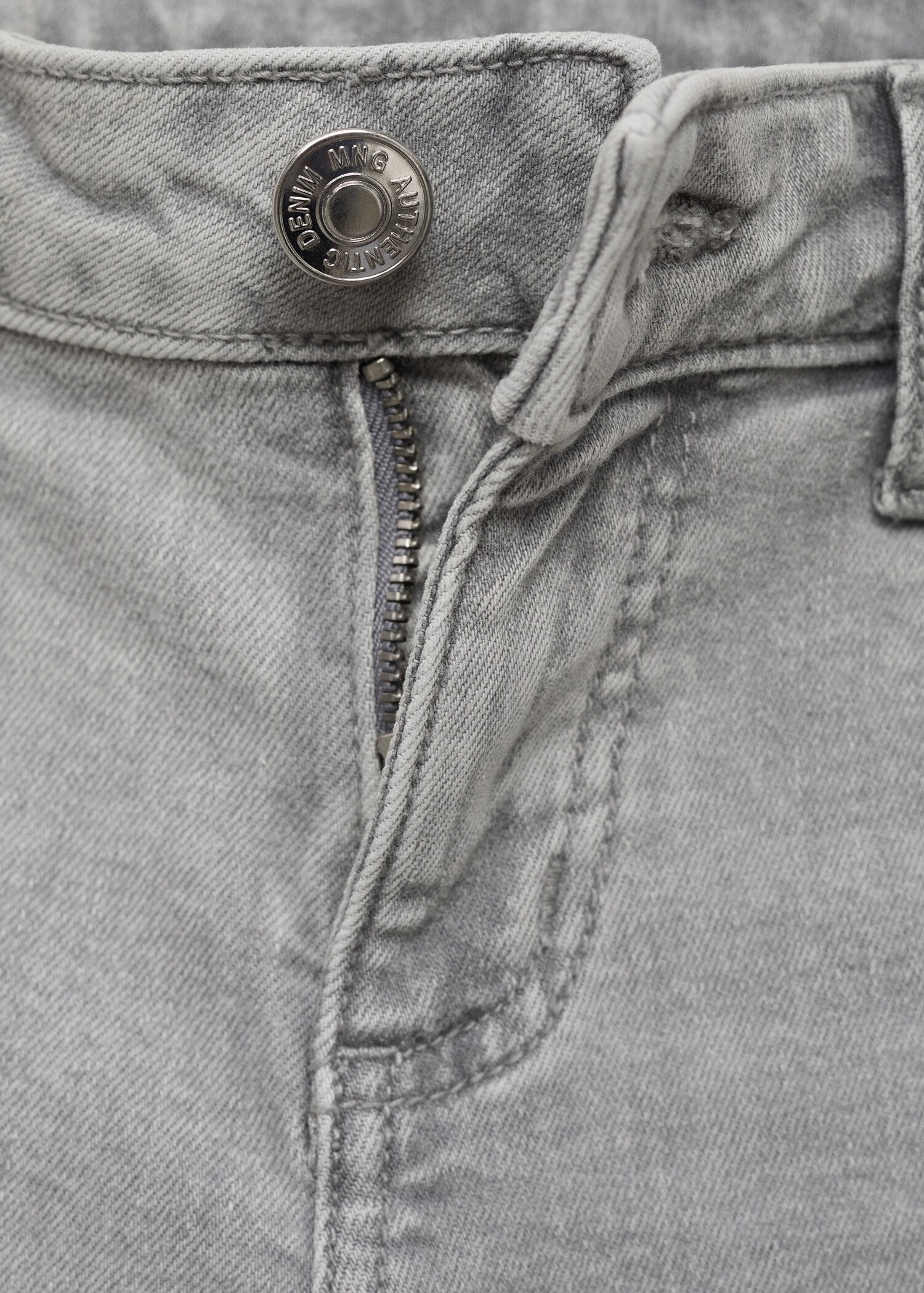 Low-waist flared jeans - Details of the article 8