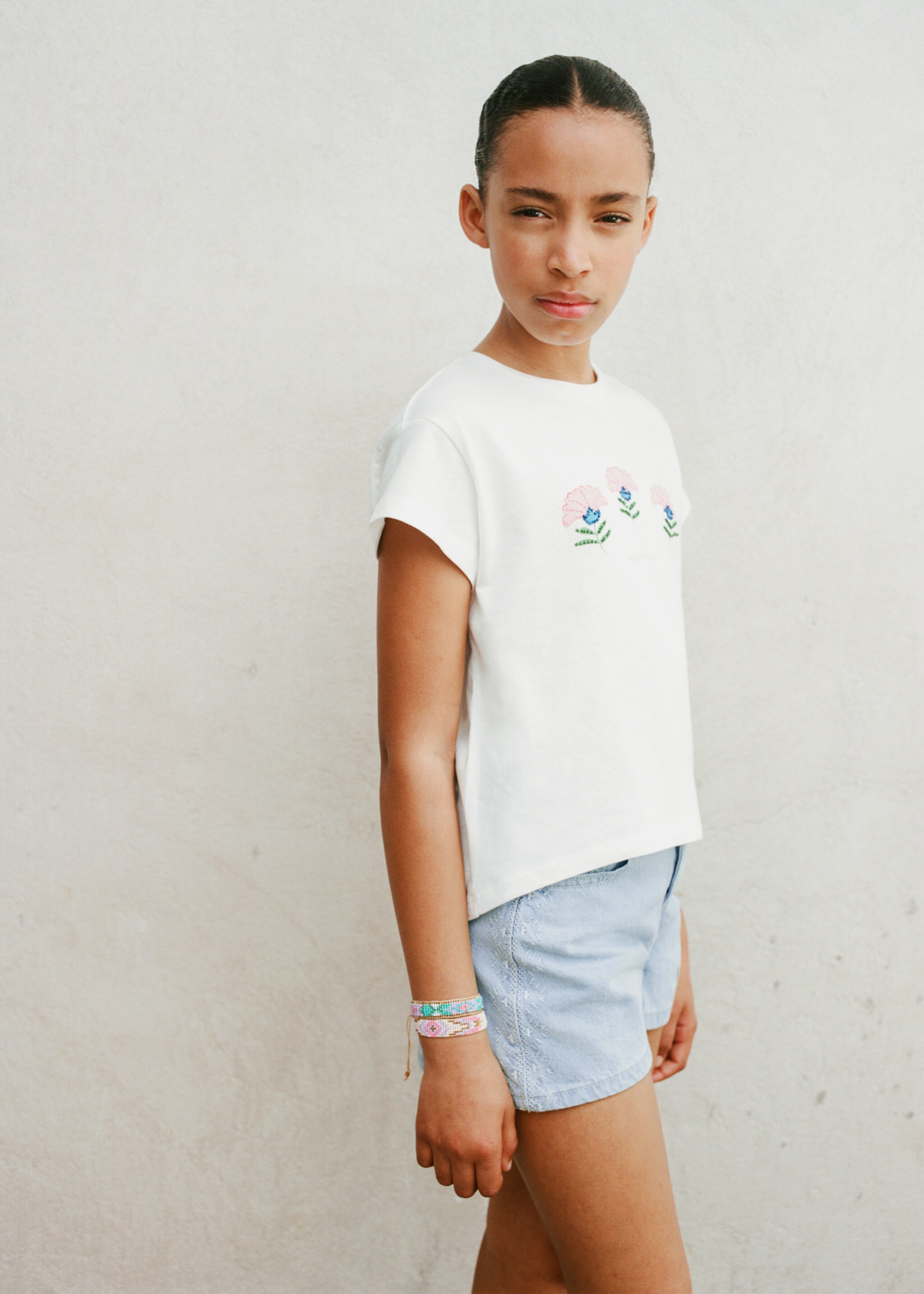 Bedrucktes Shirt mit Perlen - Detail des Artikels 6