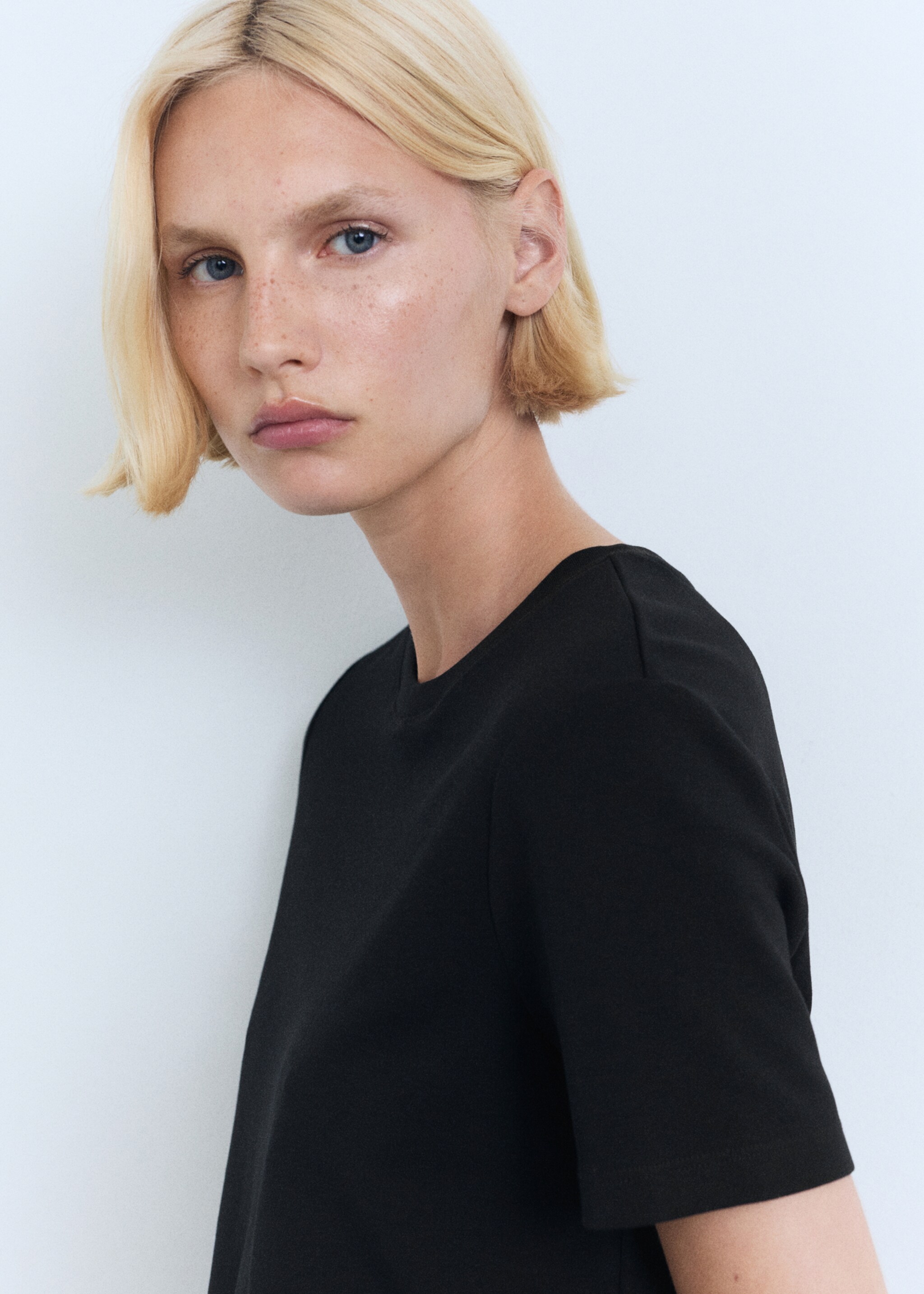 Cotton short-sleeved t-shirt - Details of the article 1