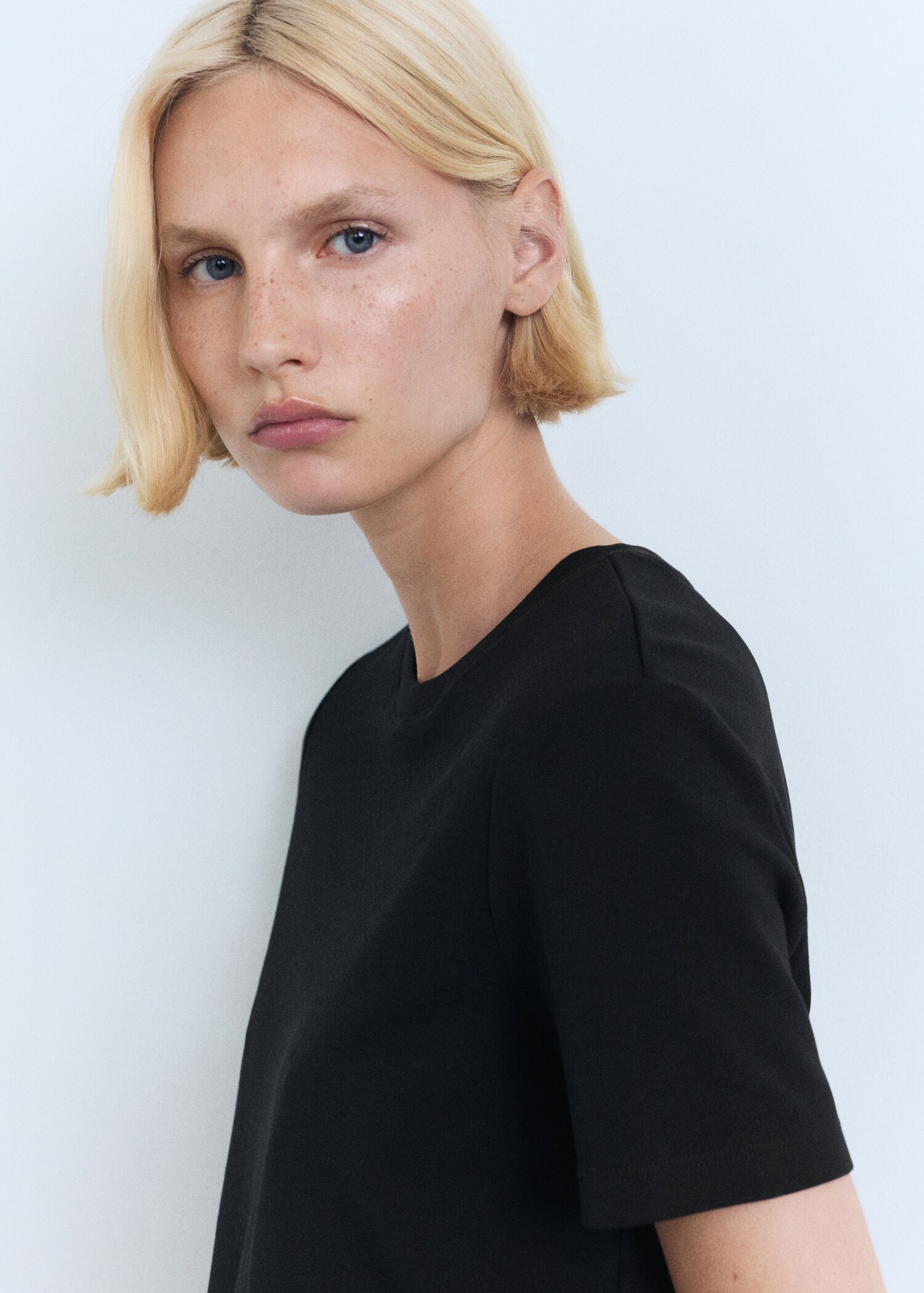Cotton short-sleeved t-shirt - Details of the article 1