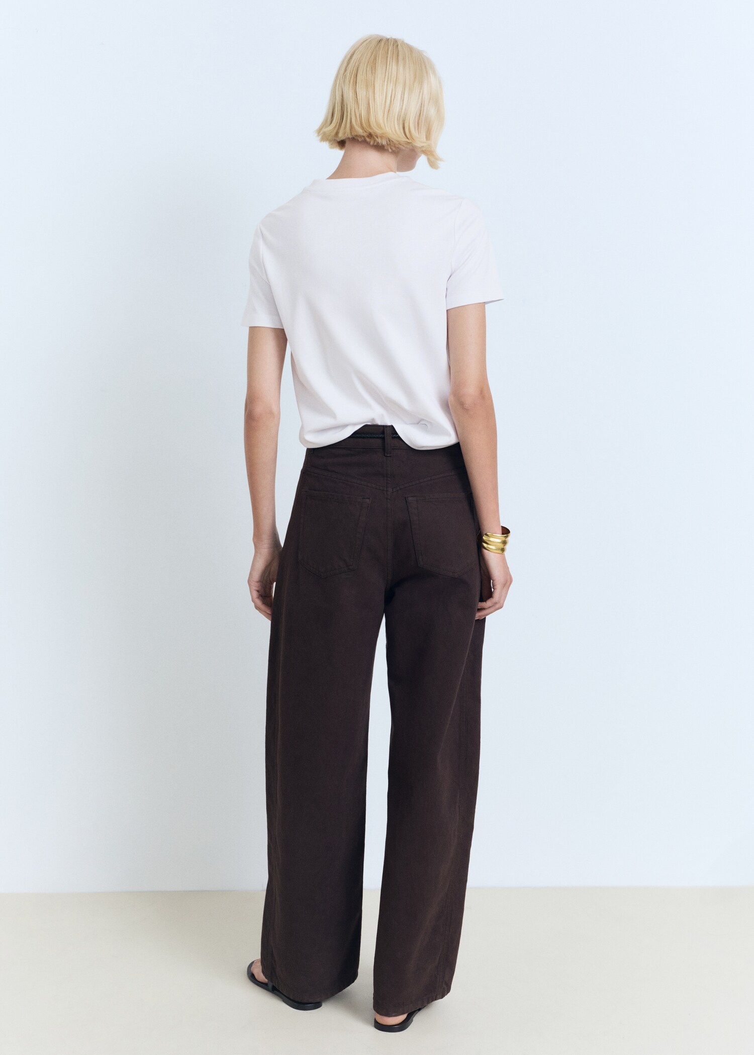 V-neck cotton T-shirt - Reverse of the article