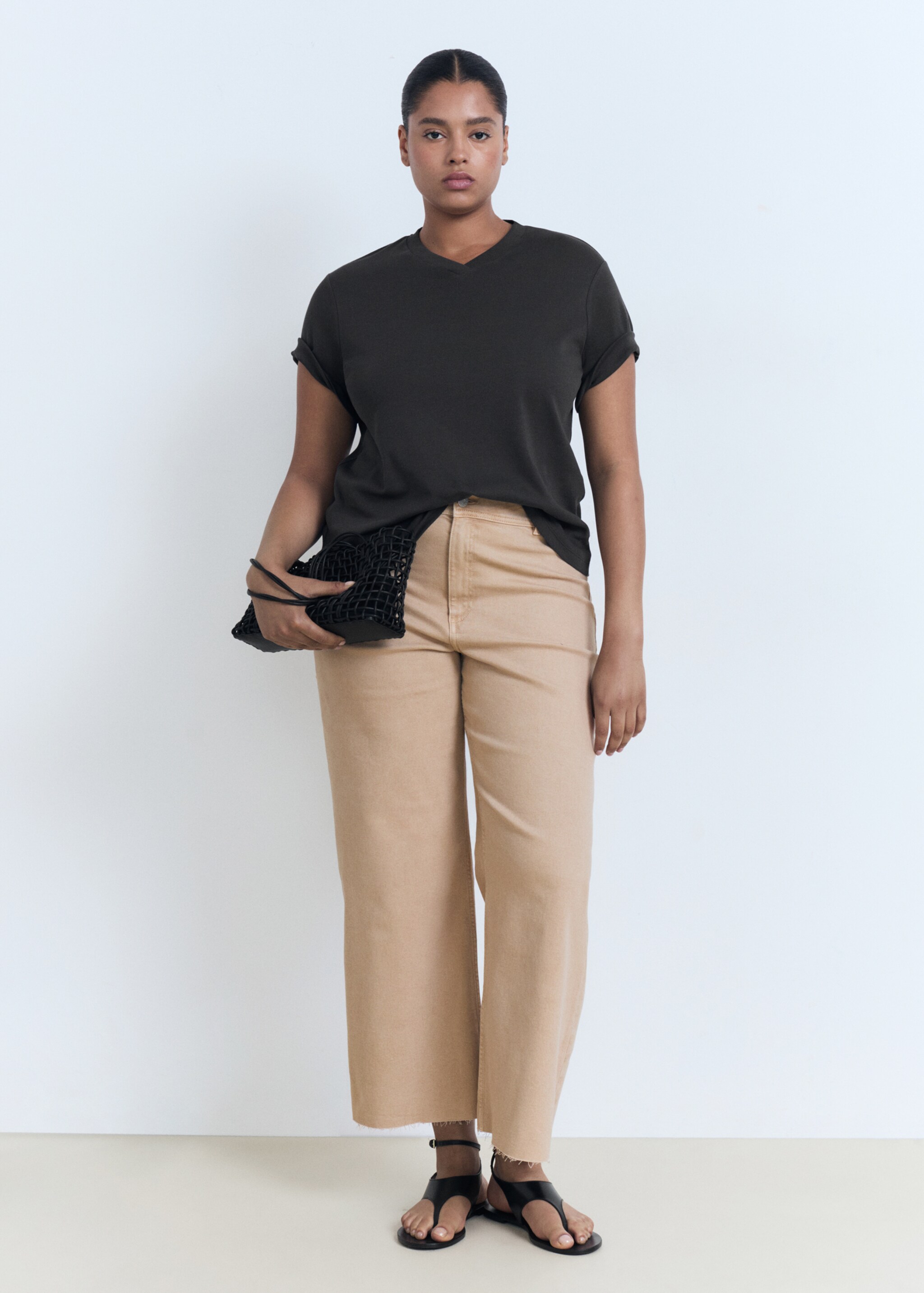 V-neck cotton T-shirt - Details of the article 3