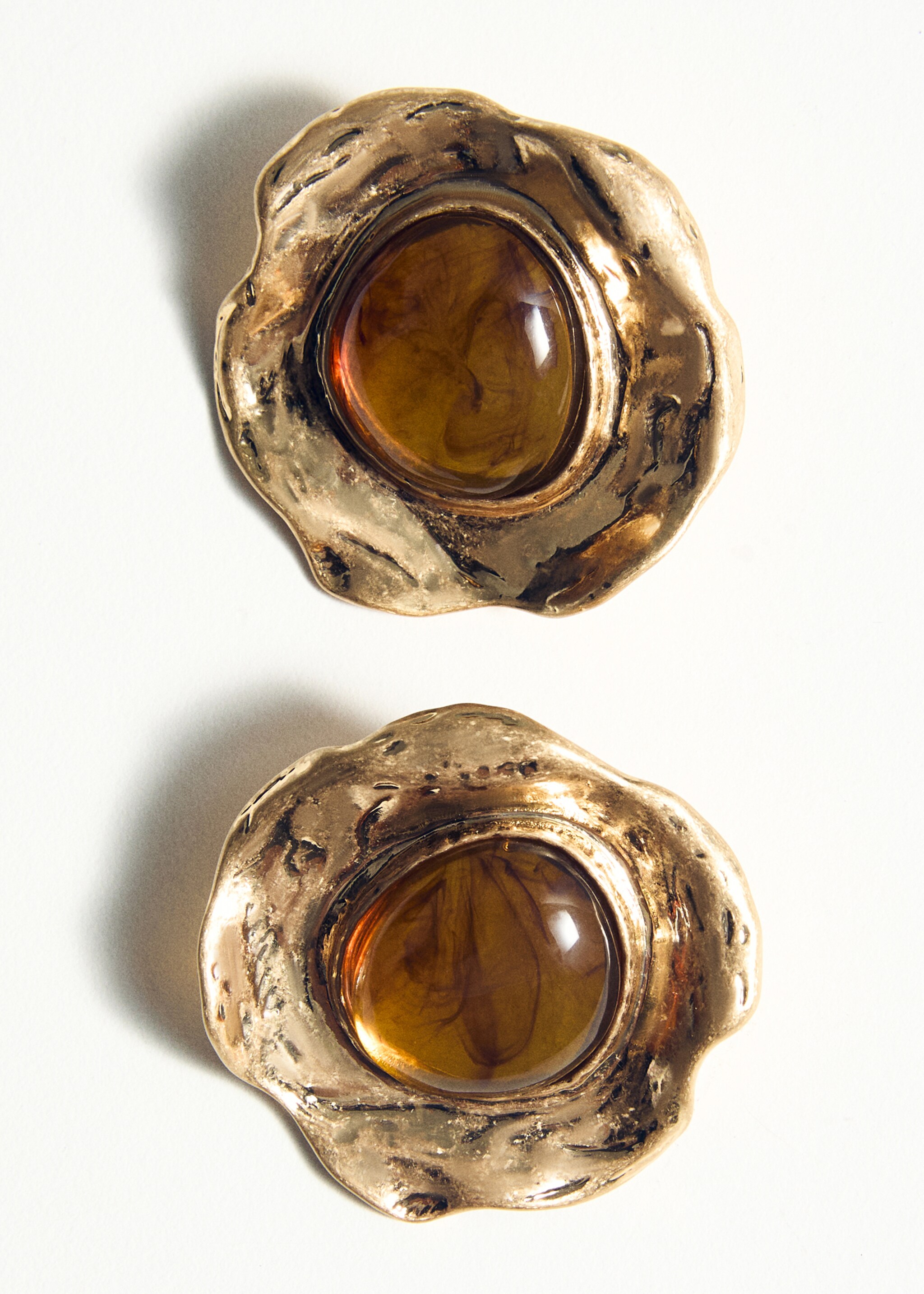 Combined textured resin earrings - Details of the article 5