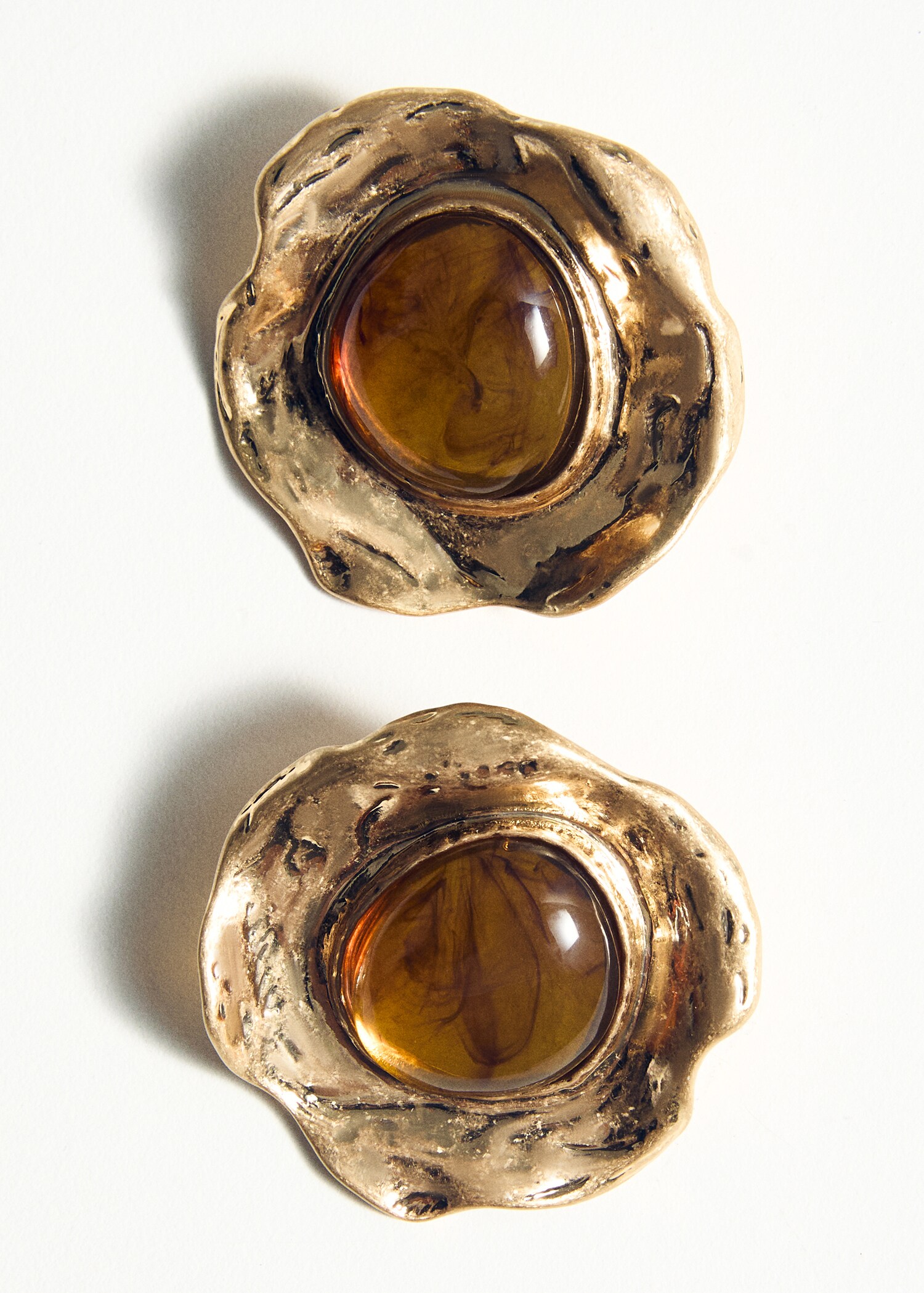 Combined textured resin earrings - Details of the article 5