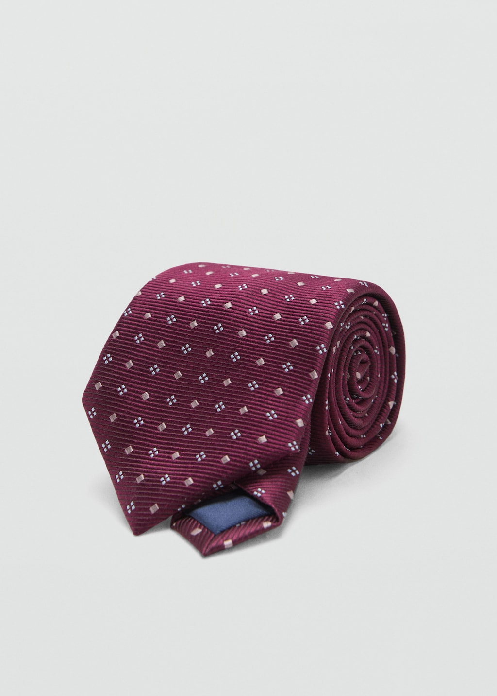 Geometric patterned silk tie