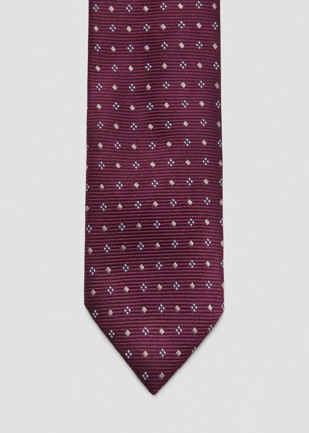 Geometric patterned silk tie