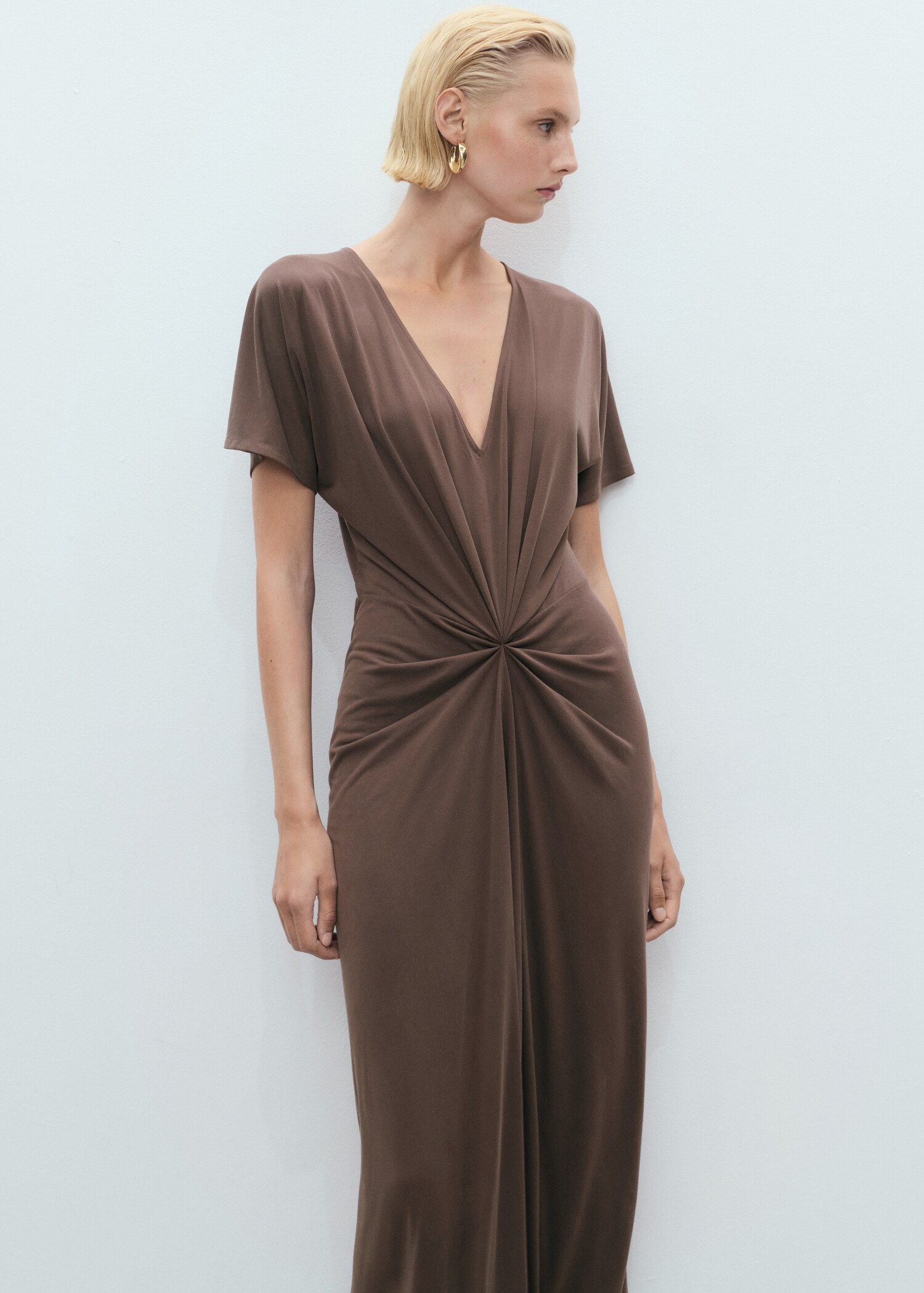 V-neck dress with gathered neckline - Medium plane