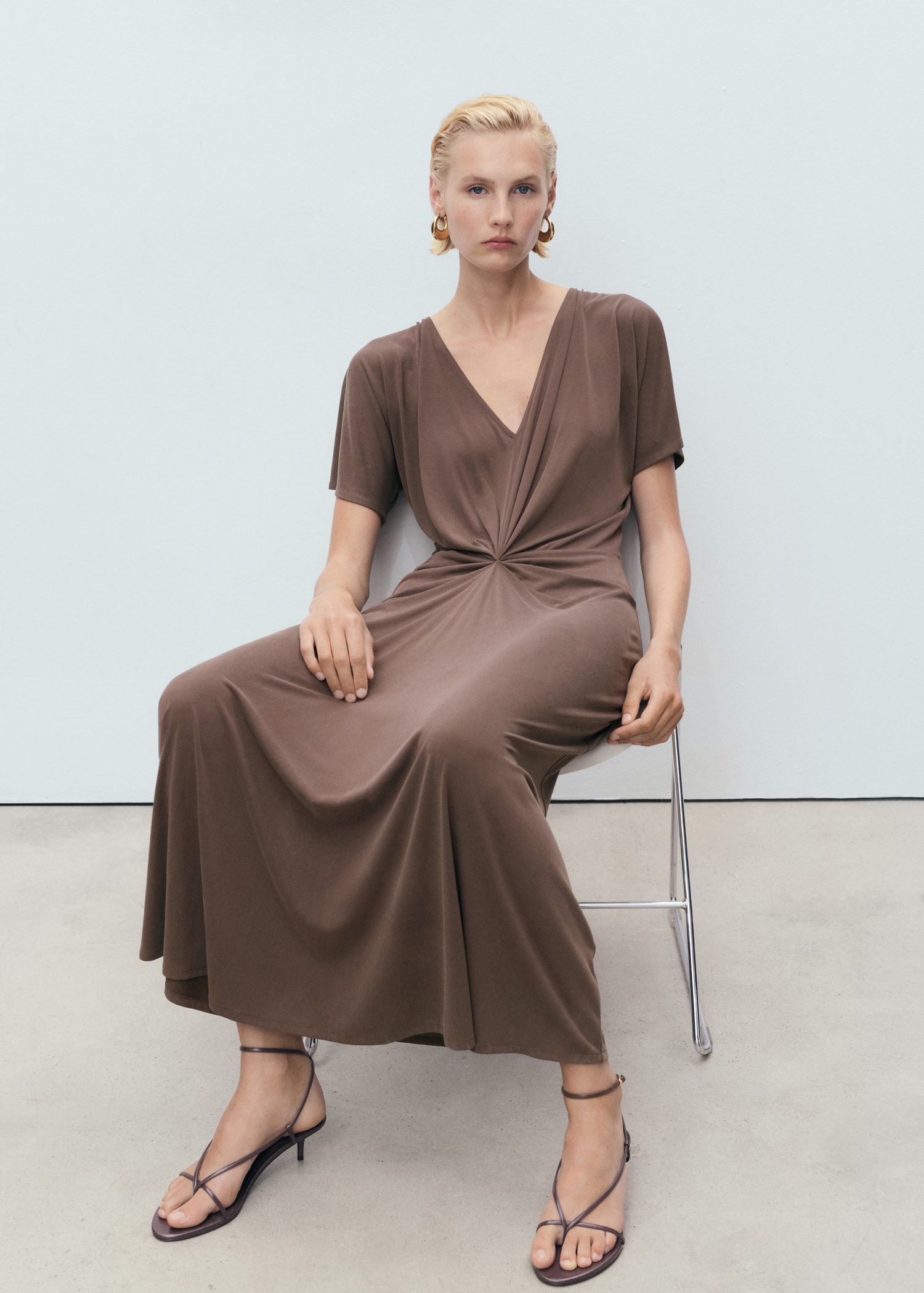 V-neck dress with gathered neckline - Details of the article 2