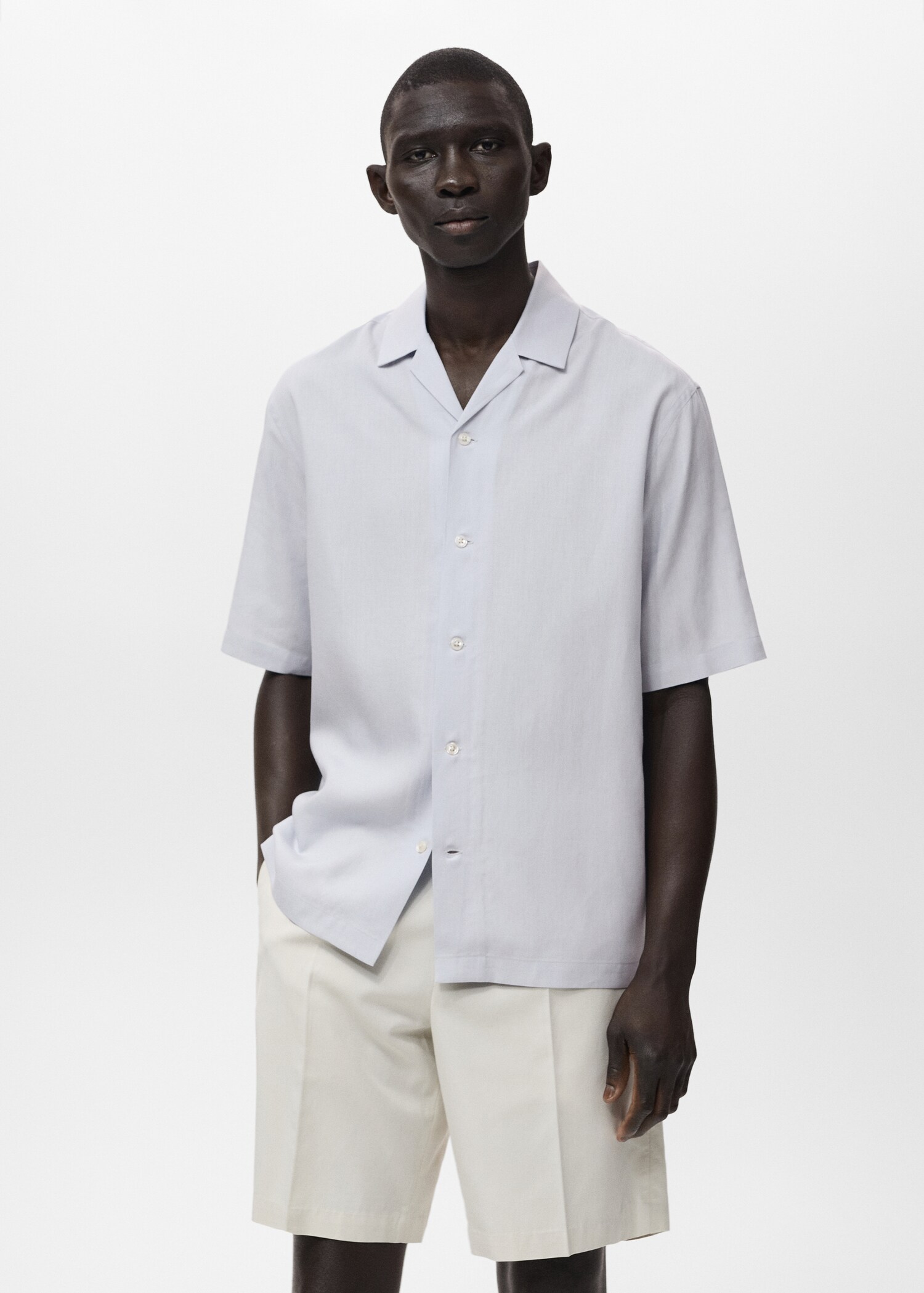 Camisa tencel lino cuello bowling - Plano medio