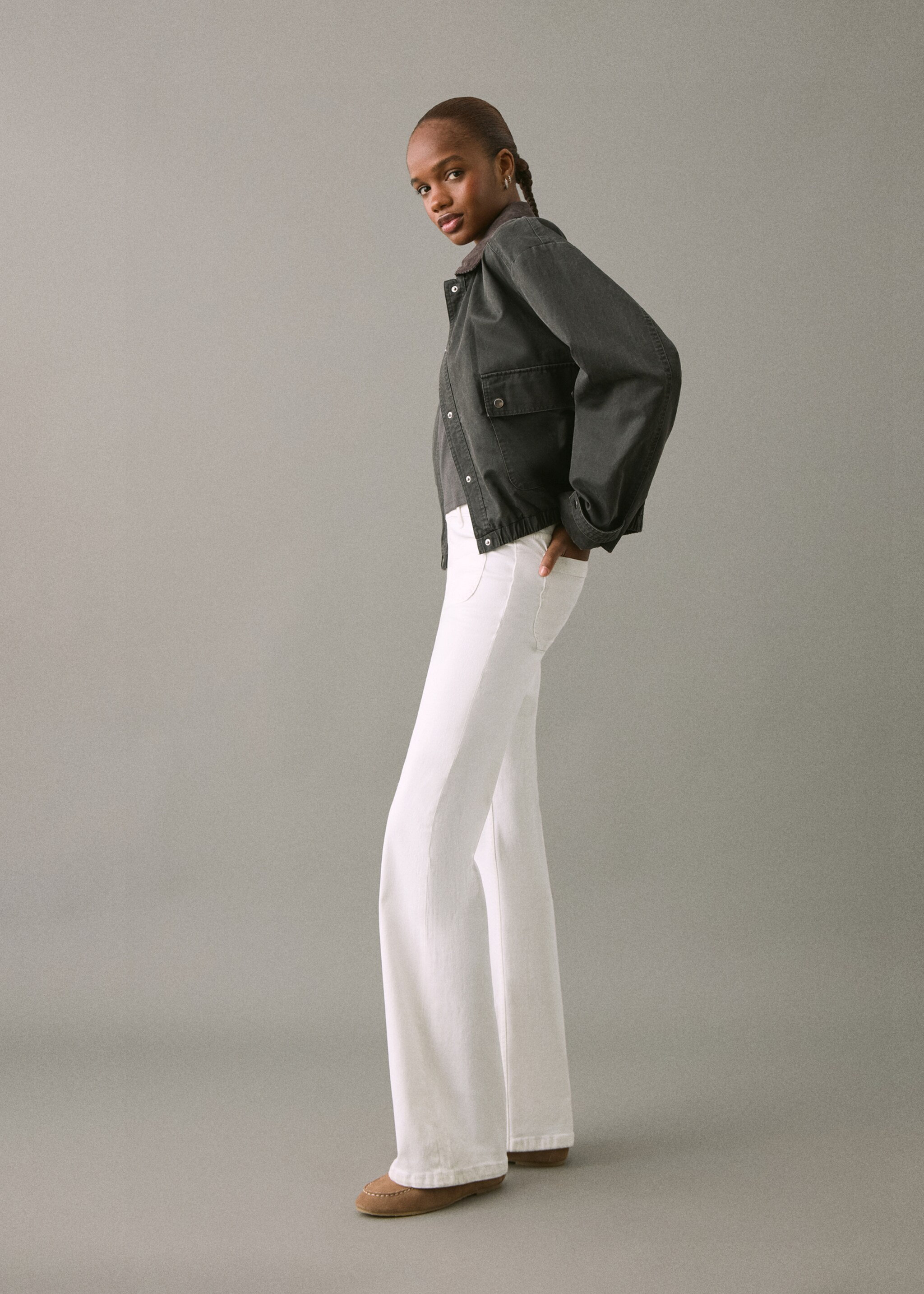 Flared jeans with pocket - Details of the article 2, White. Ref: 17021254-00.