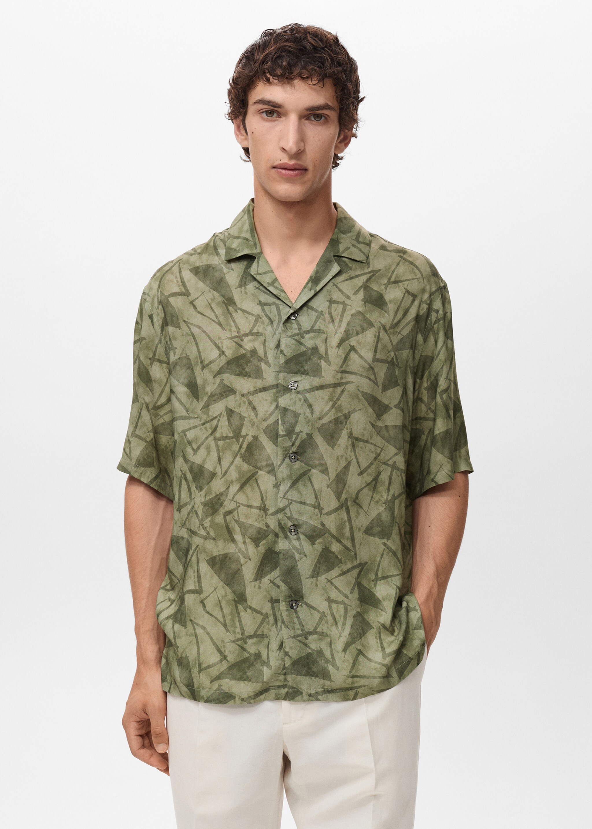 Camisa estampada cuello bowling - Plano medio