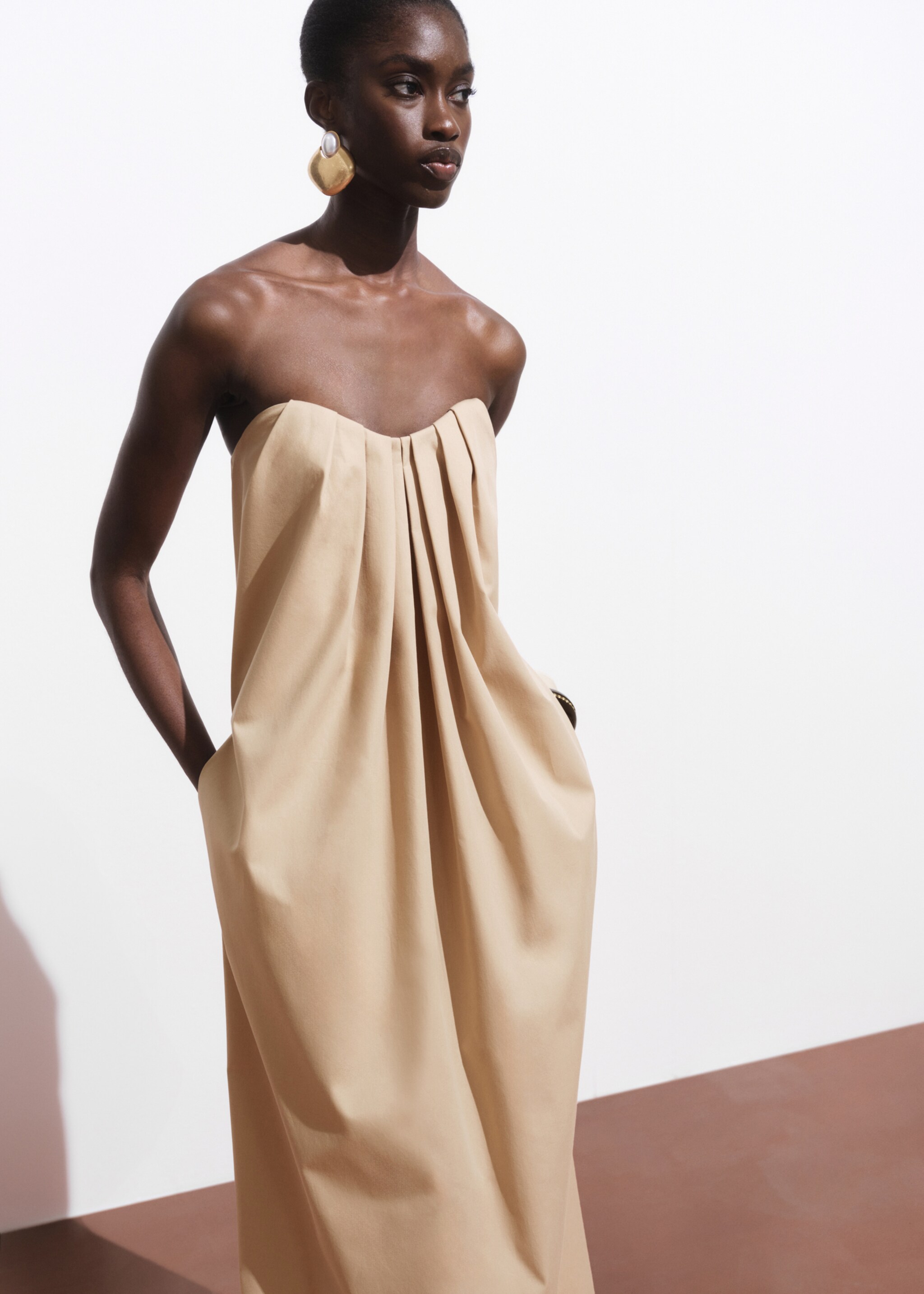 Long dress with sweetheart neckline - Medium plane
