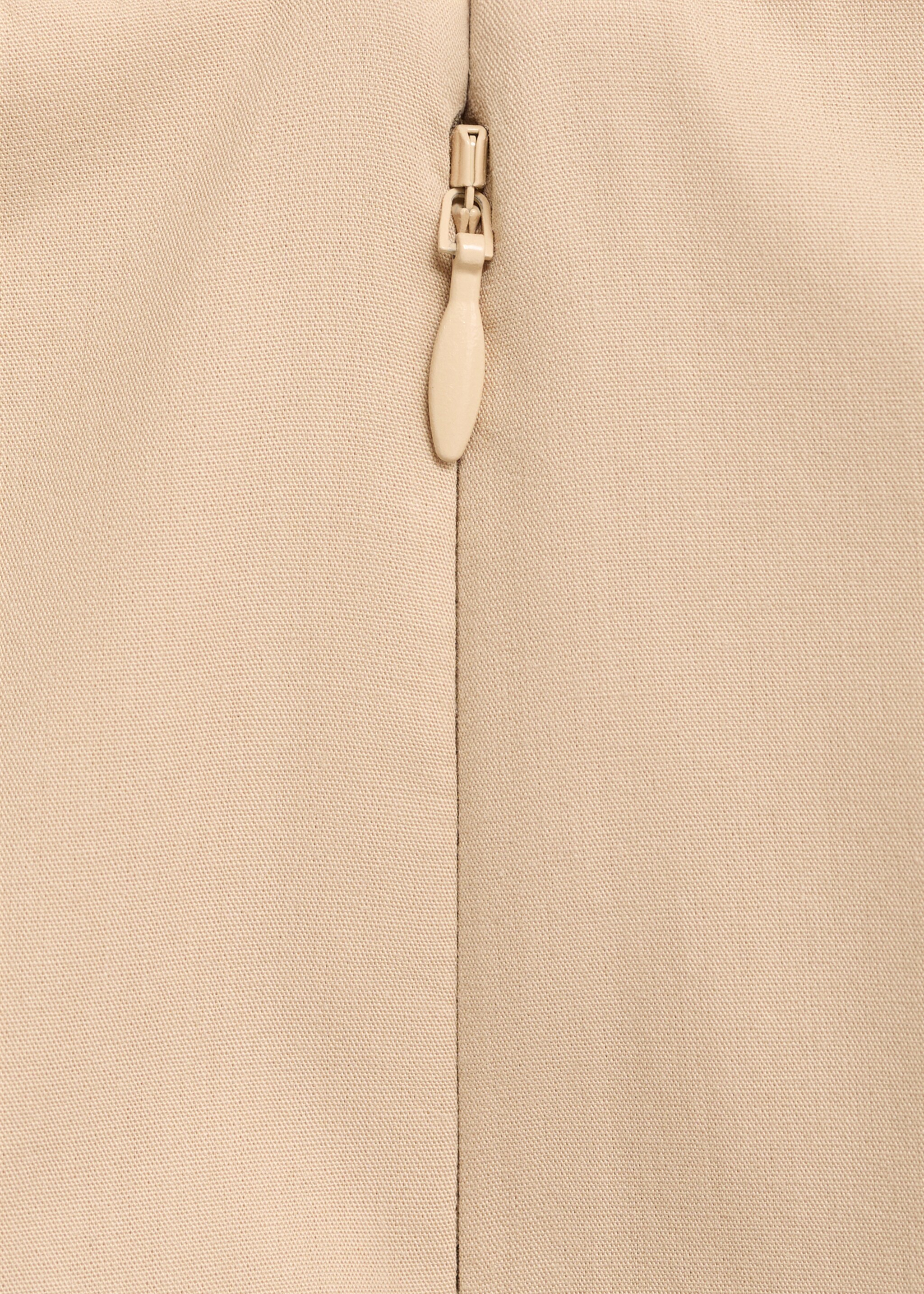 Long dress with sweetheart neckline - Details of the article 0