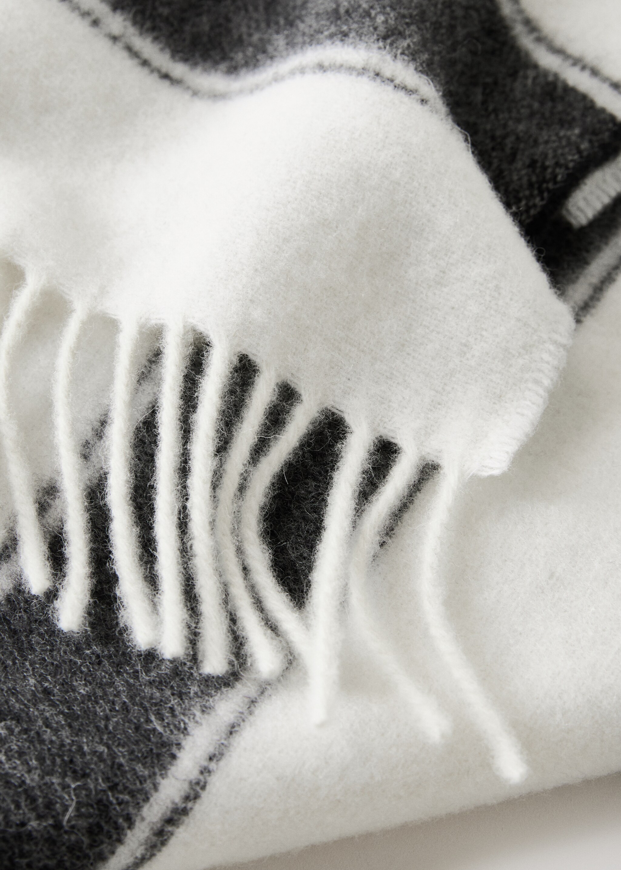 Blanket/plaid rogers - Details of the article 1, White. Ref: 17021294-00.