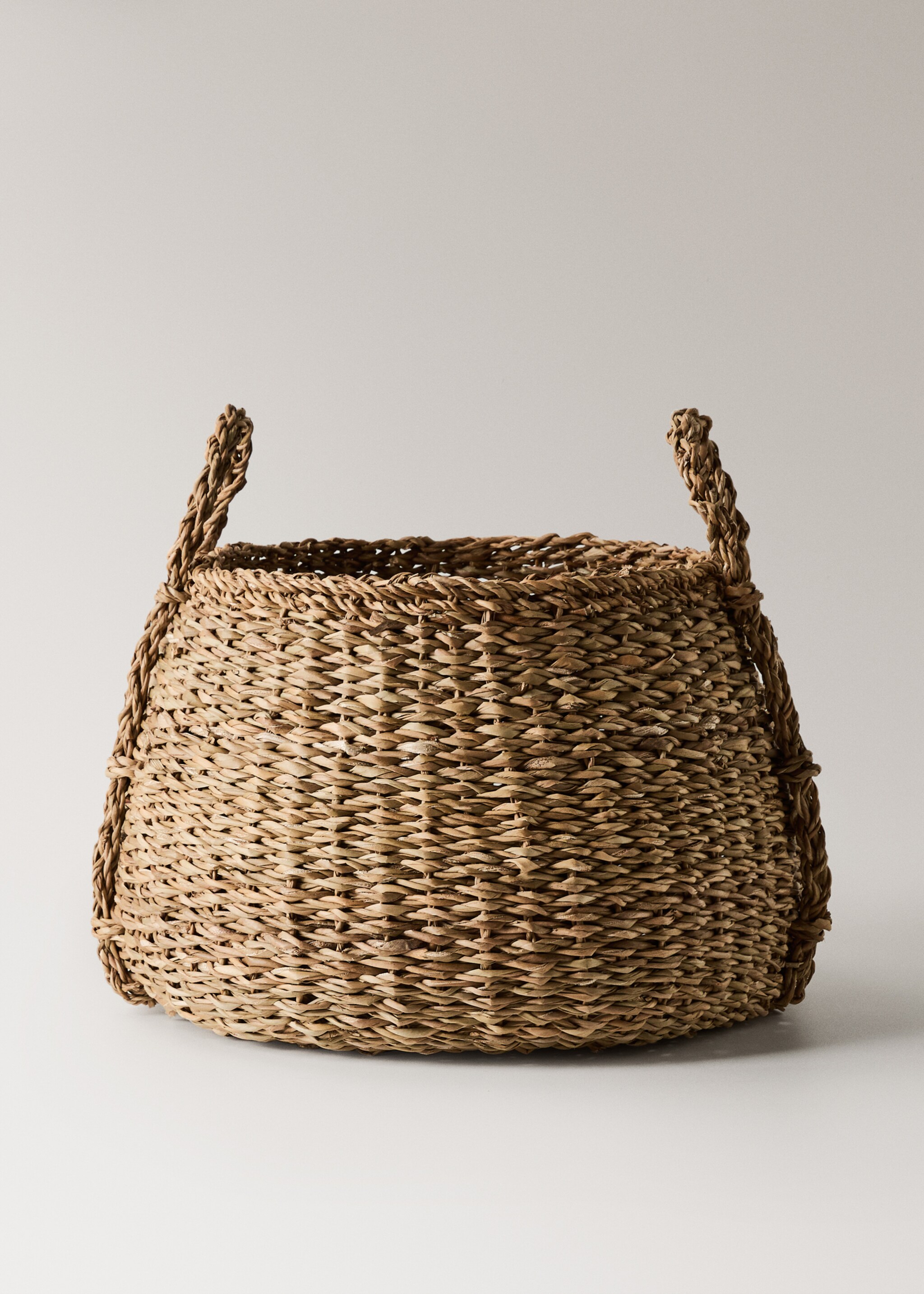 Korb aus Naturfasern mit doppeltem Griff - Artikel ohne Model, Braun. Ref: 17021520-00.